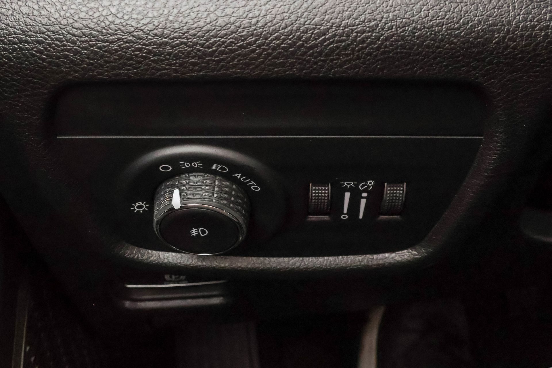 2025 JEEP GRAND CHEROKEE - Image 27