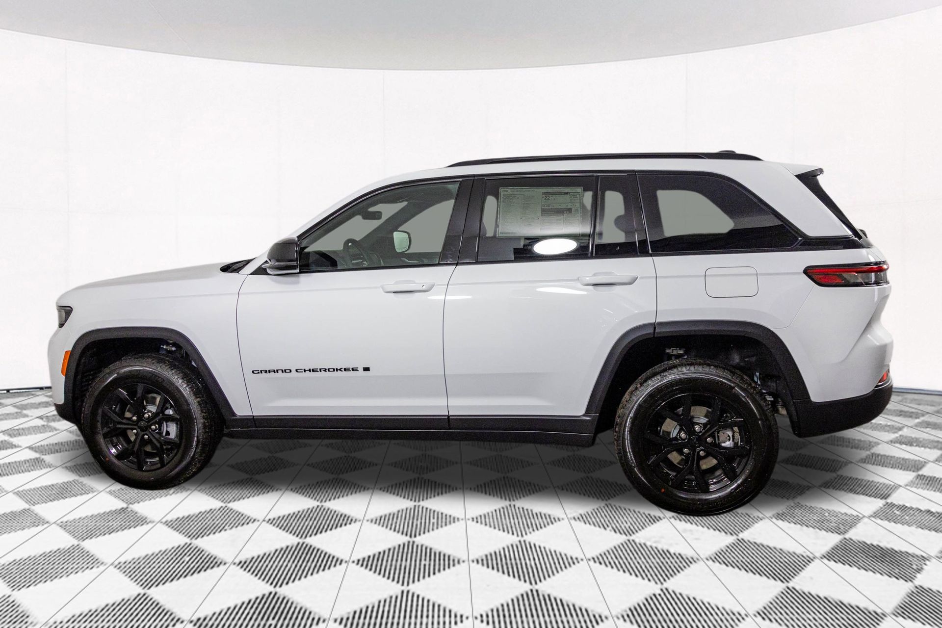 2025 JEEP GRAND CHEROKEE - Image 12