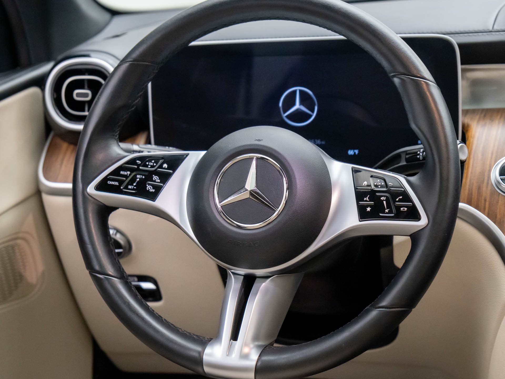 2023 Mercedes-Benz GLC GLC 300 photo