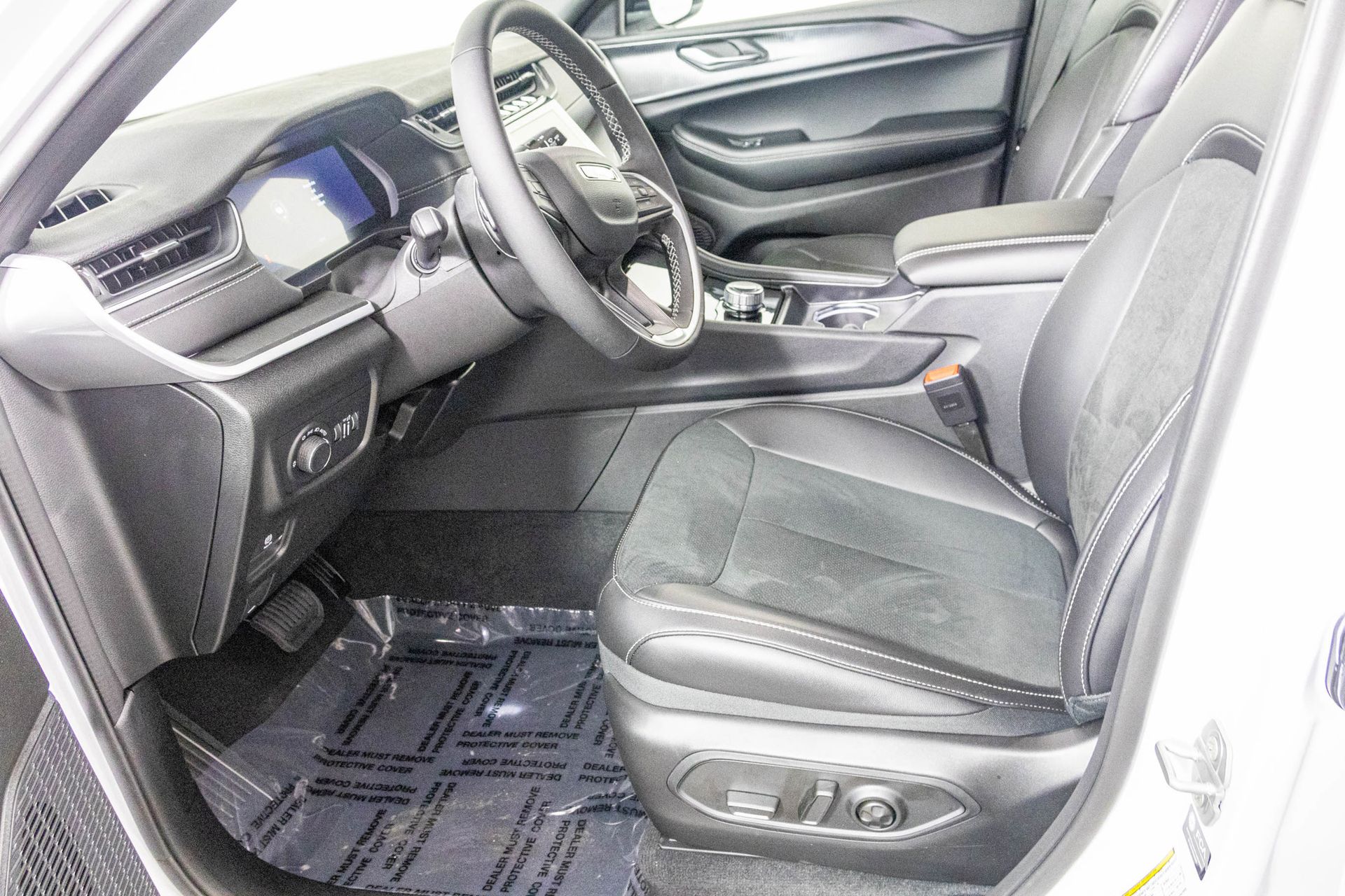 2025 JEEP GRAND CHEROKEE L - Image 15