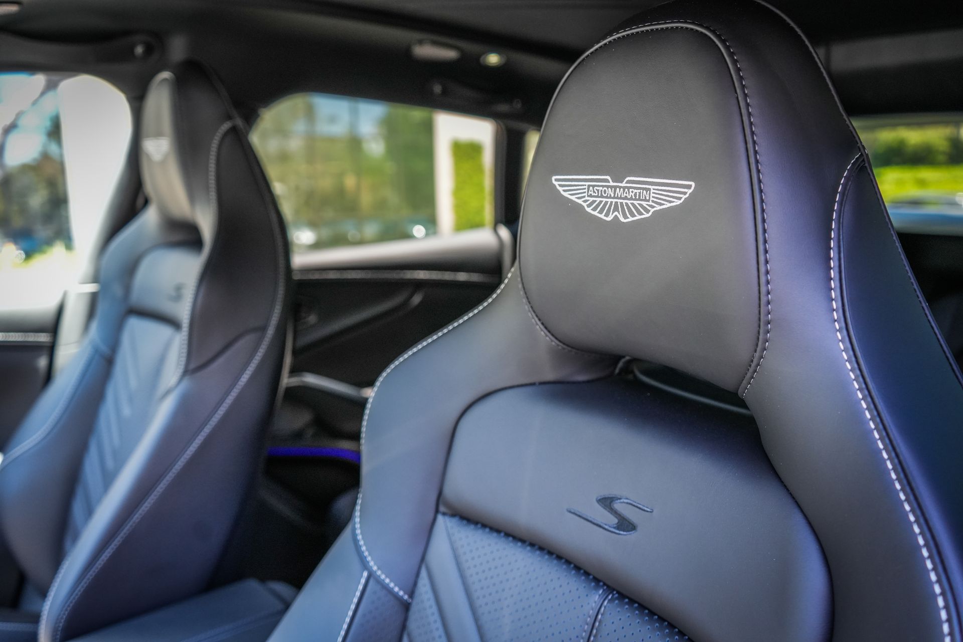 Aston Martin 2026 DBX S