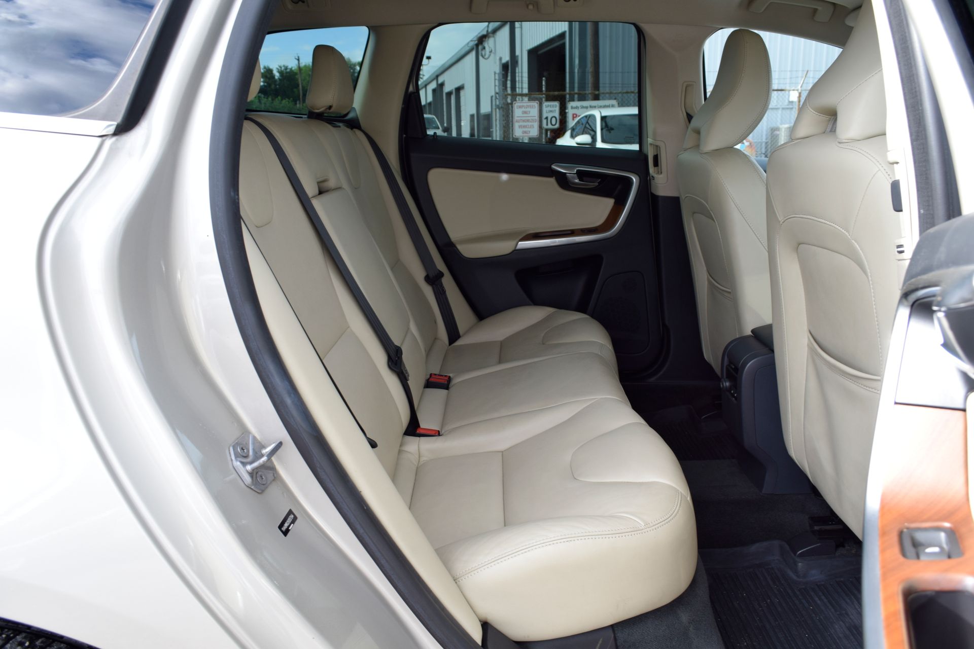 2017 Volvo XC60 T6 Inscription Gold at Gullo Toyota
