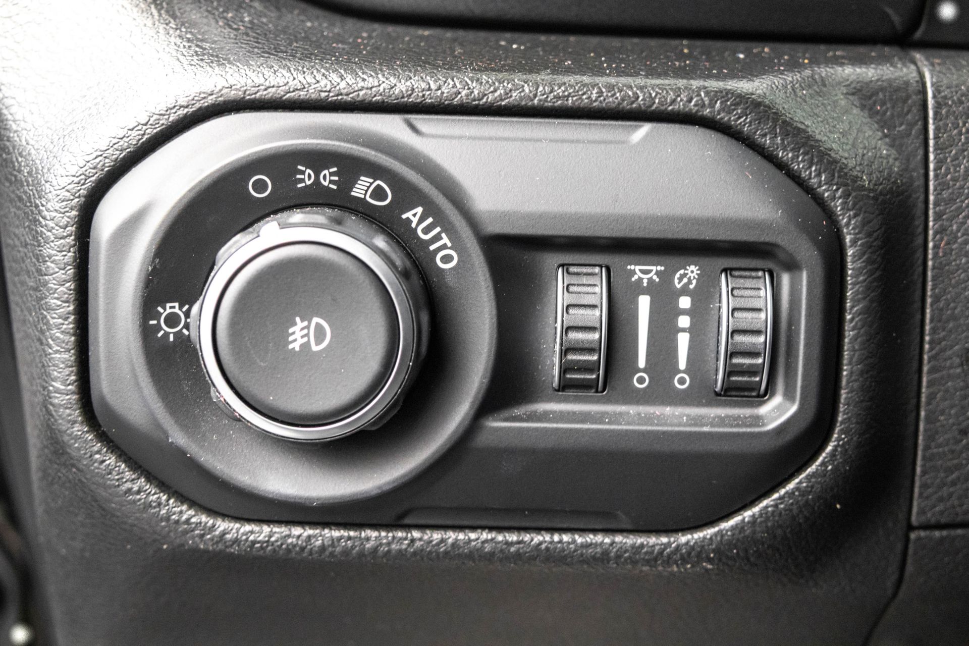 2022 JEEP WRANGLER - Image 18