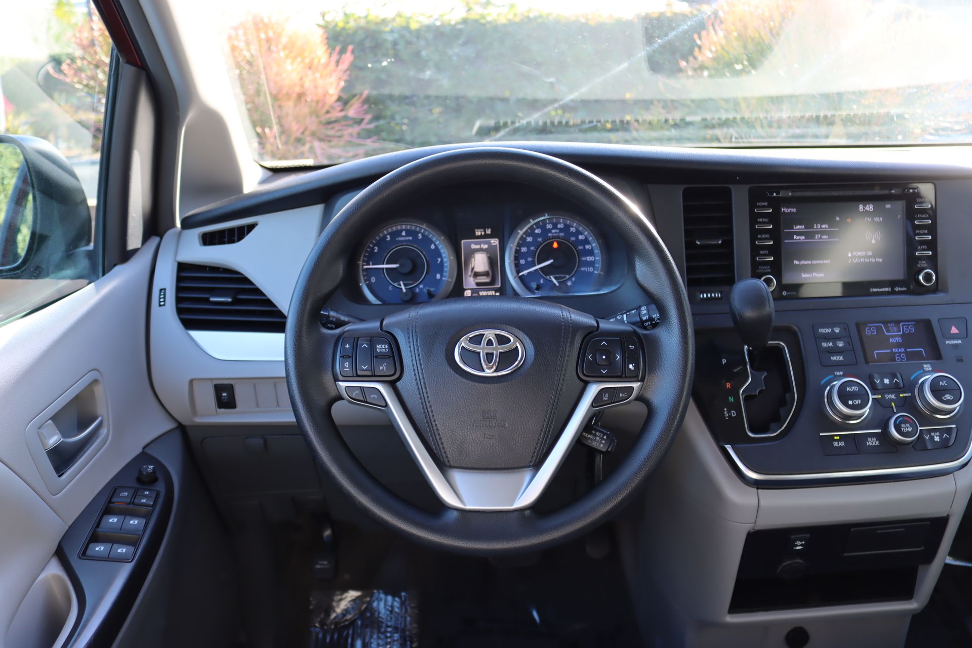 2018 Toyota Sienna LE photo