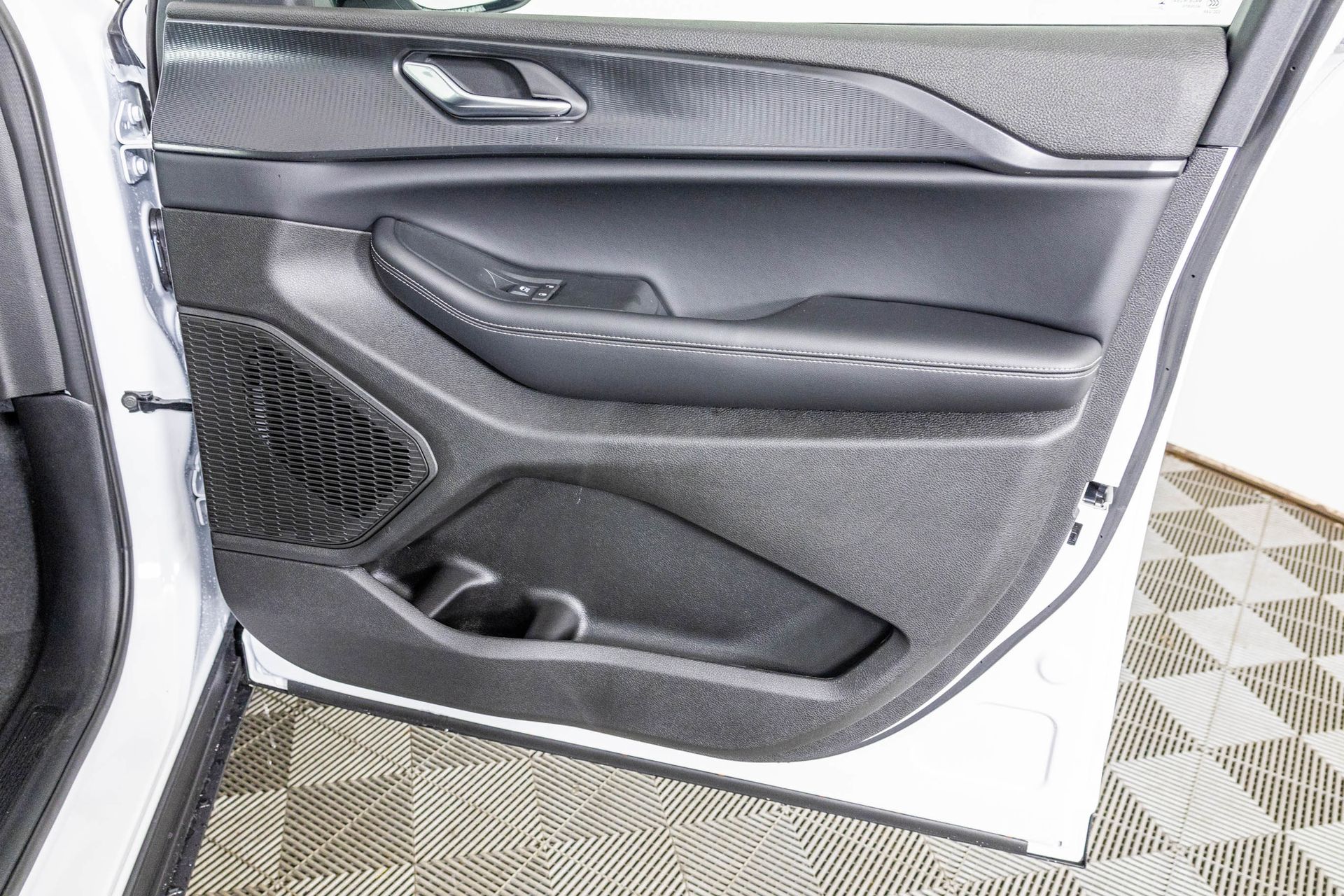 2025 JEEP GRAND CHEROKEE L - Image 38