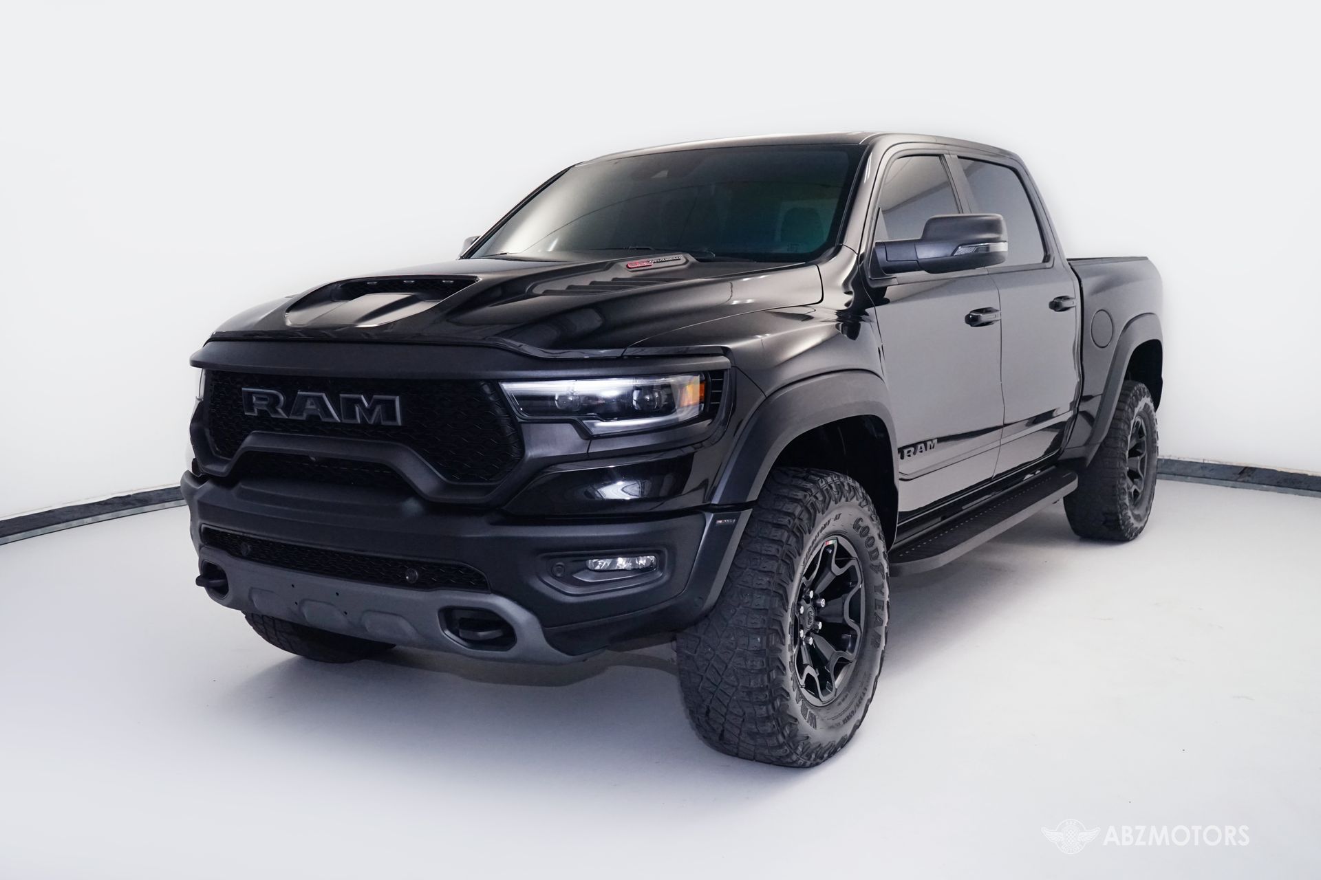 View vehicle photo 2