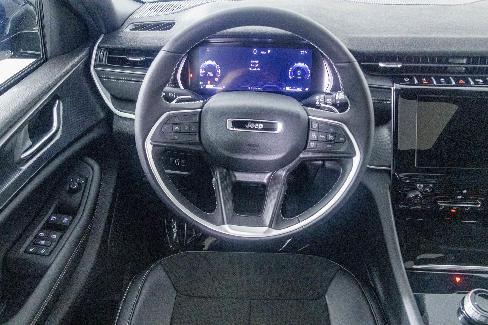 2025 JEEP GRAND CHEROKEE L - Image 33