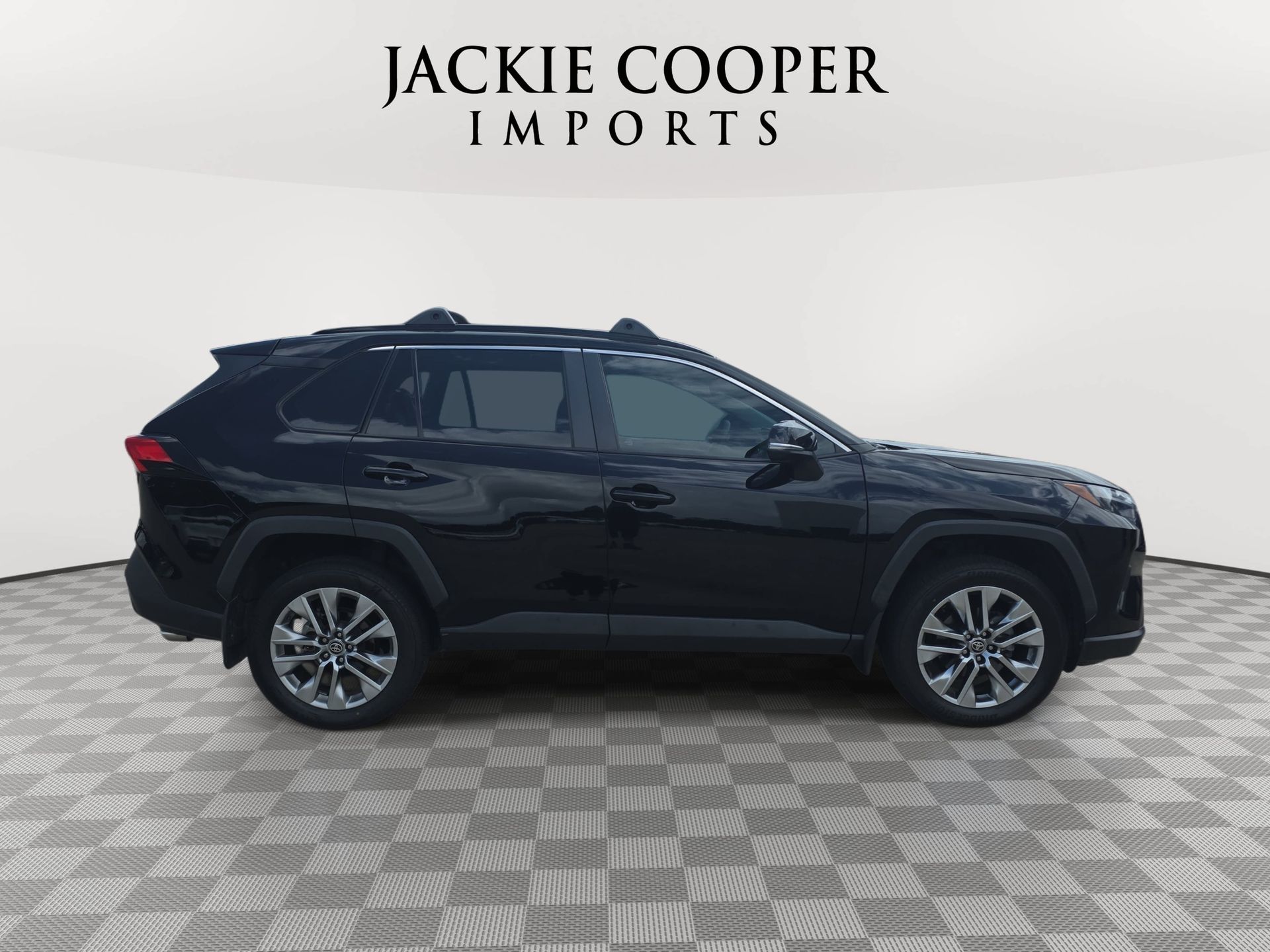 View vehicle photo 4