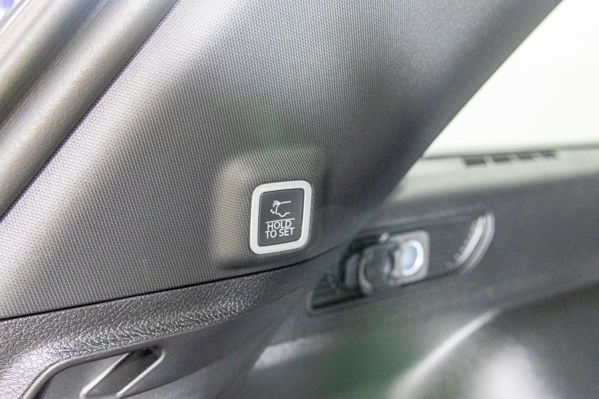 2025 JEEP GRAND CHEROKEE - Image 34