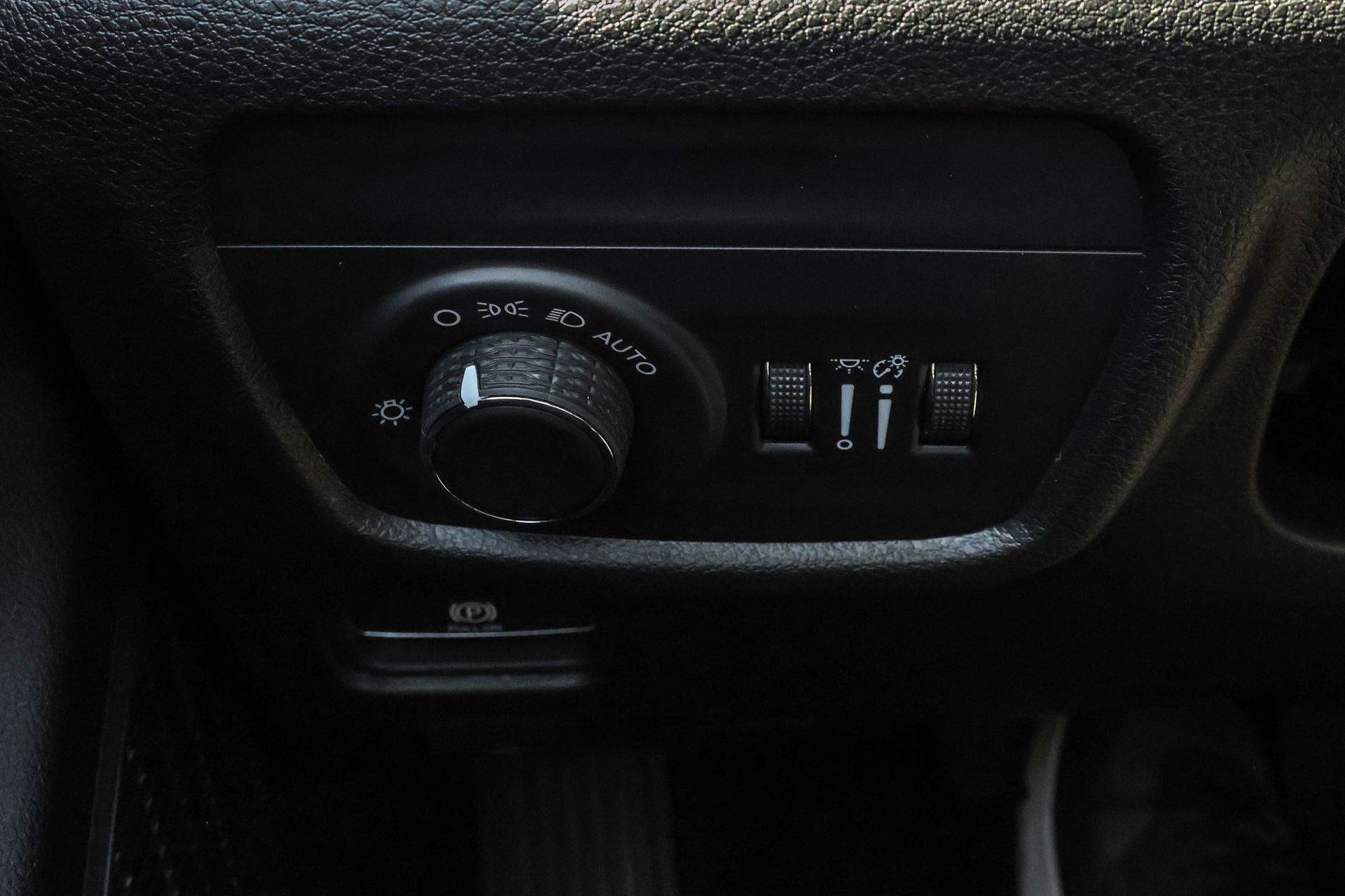 2025 JEEP GRAND CHEROKEE - Image 27