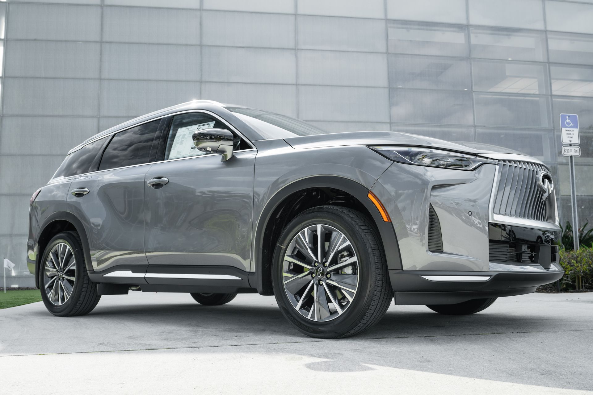 2026 INFINITI QX60 LUXE