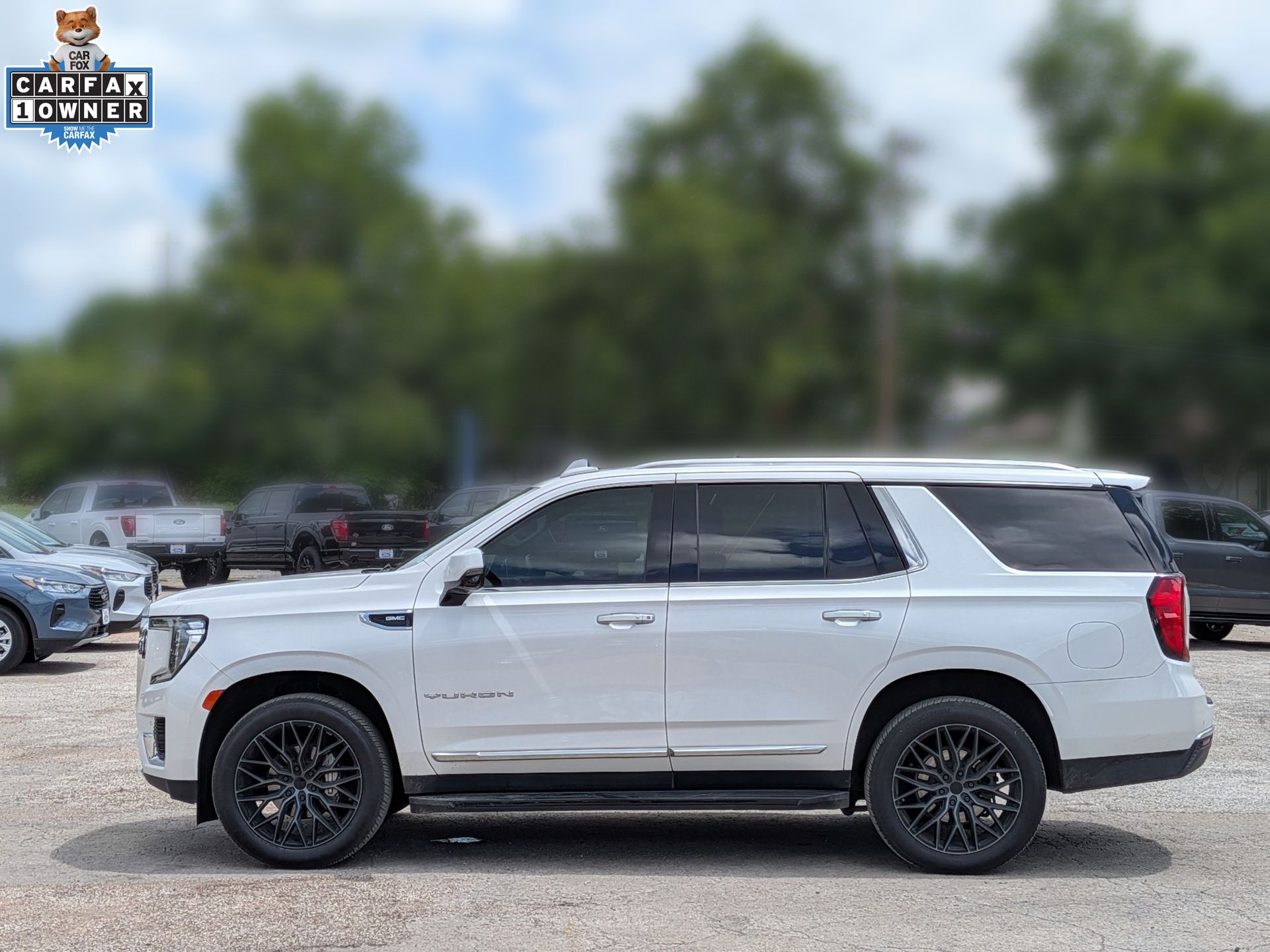 2022 GMC Yukon SLT - 2