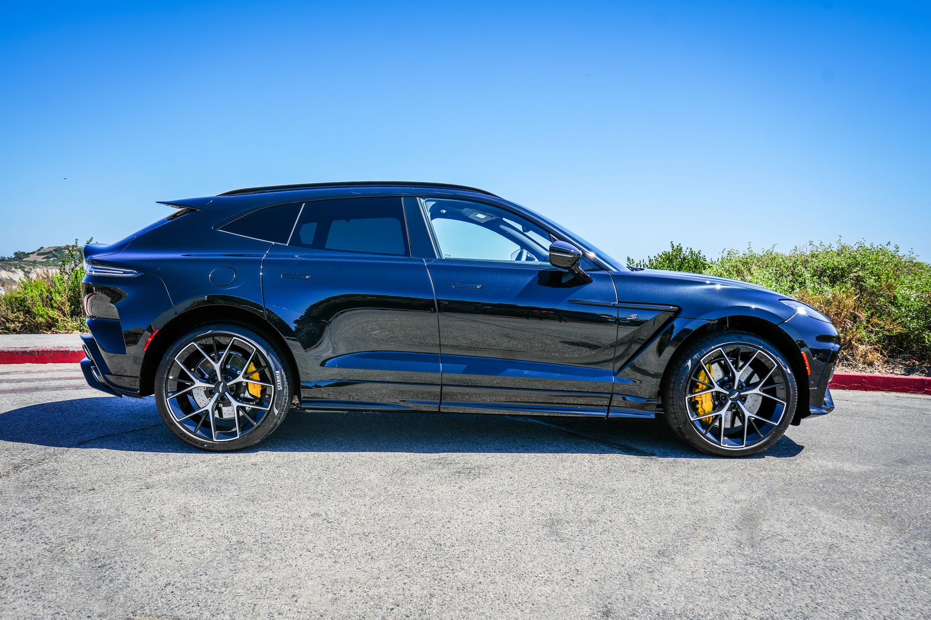 Aston Martin 2026 DBX S