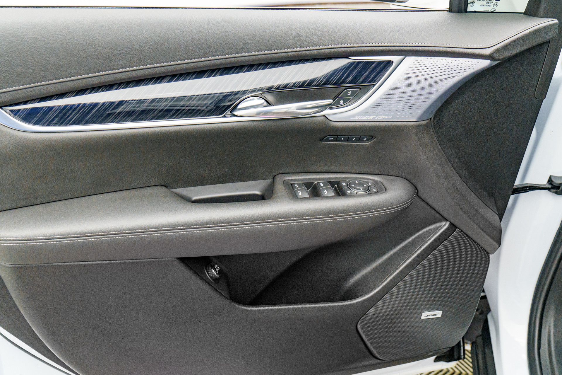 2024 Cadillac XT6 Premium Luxury photo