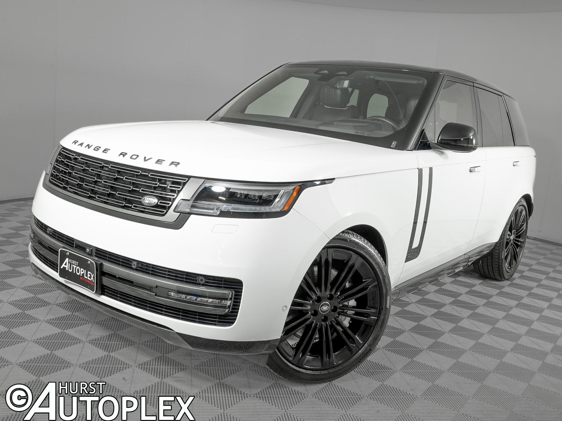 Fuji White 2025 Land Rover Range Rover SUV / Crossover All-Wheel Drive 8-Speed Automatic