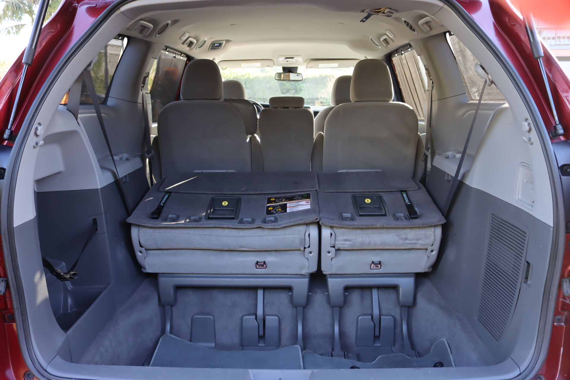 2018 Toyota Sienna LE photo