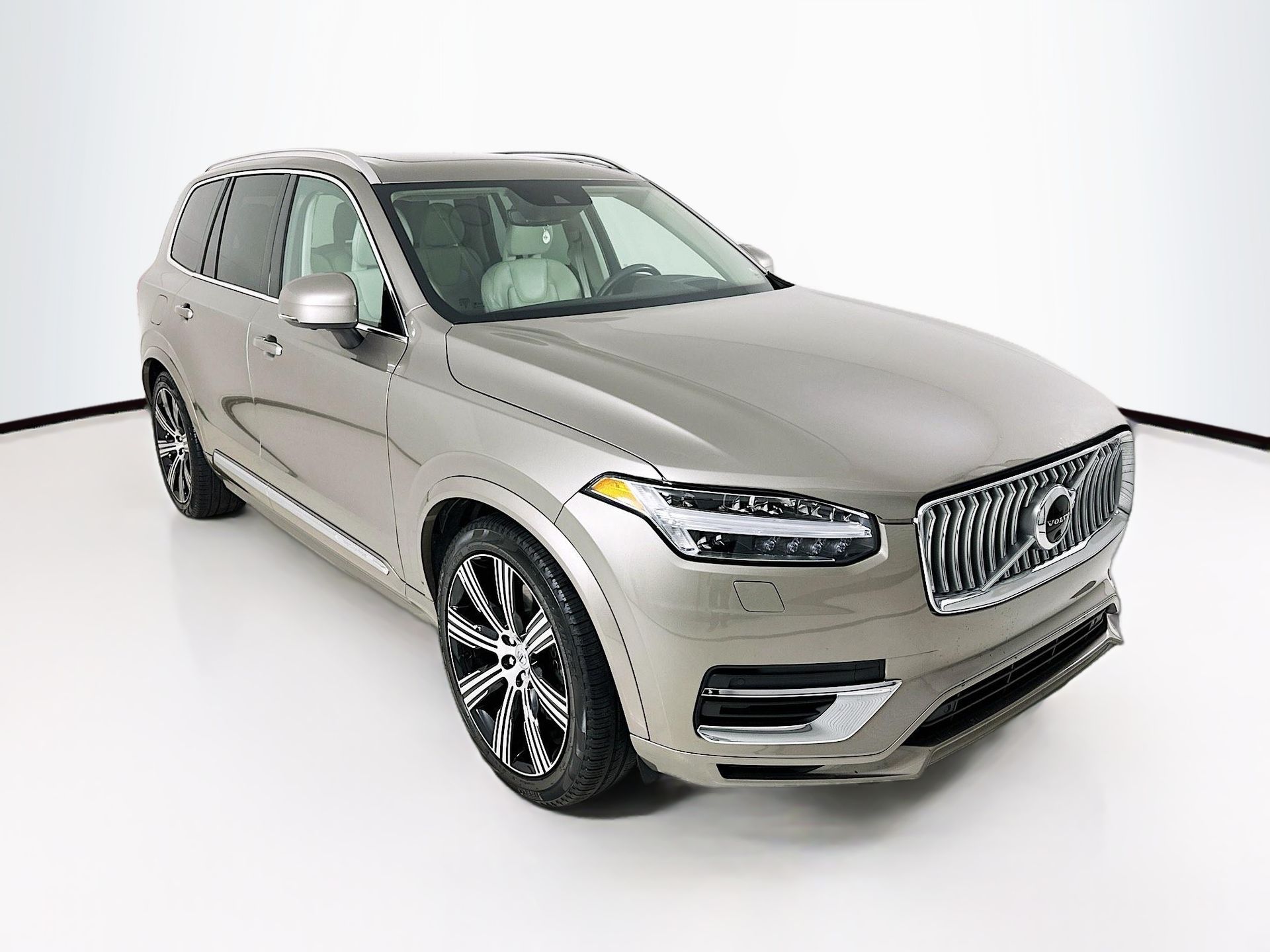 Pebble Gray Metallic 2022 Volvo XC90 Recharge Inscription 7-Passenger eAWD SUV / Crossover All-Wheel Drive Automatic