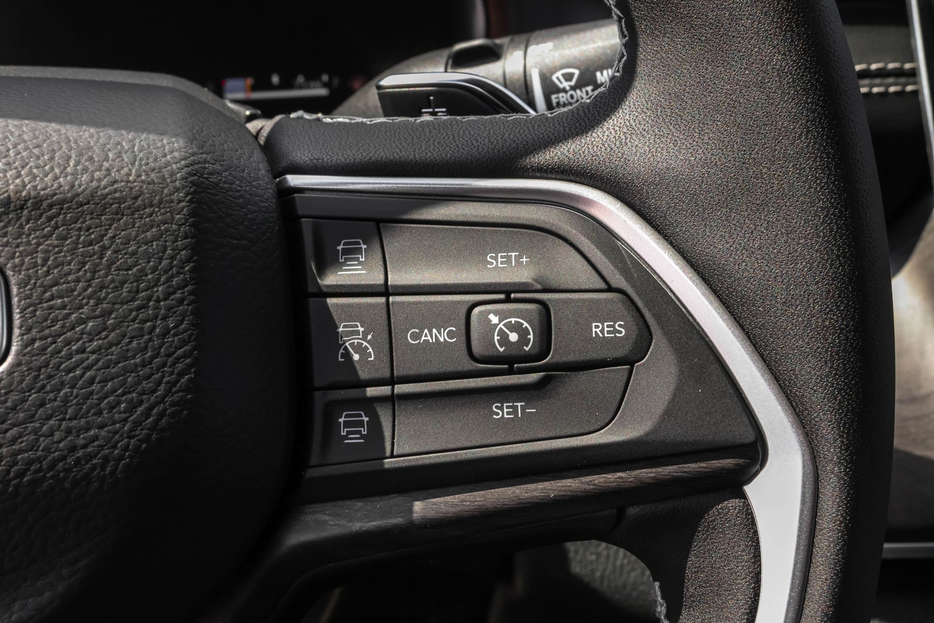 2025 JEEP GRAND CHEROKEE - Image 25