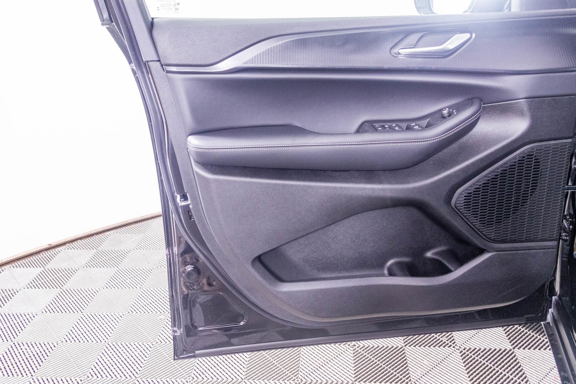 2025 JEEP GRAND CHEROKEE L - Image 14