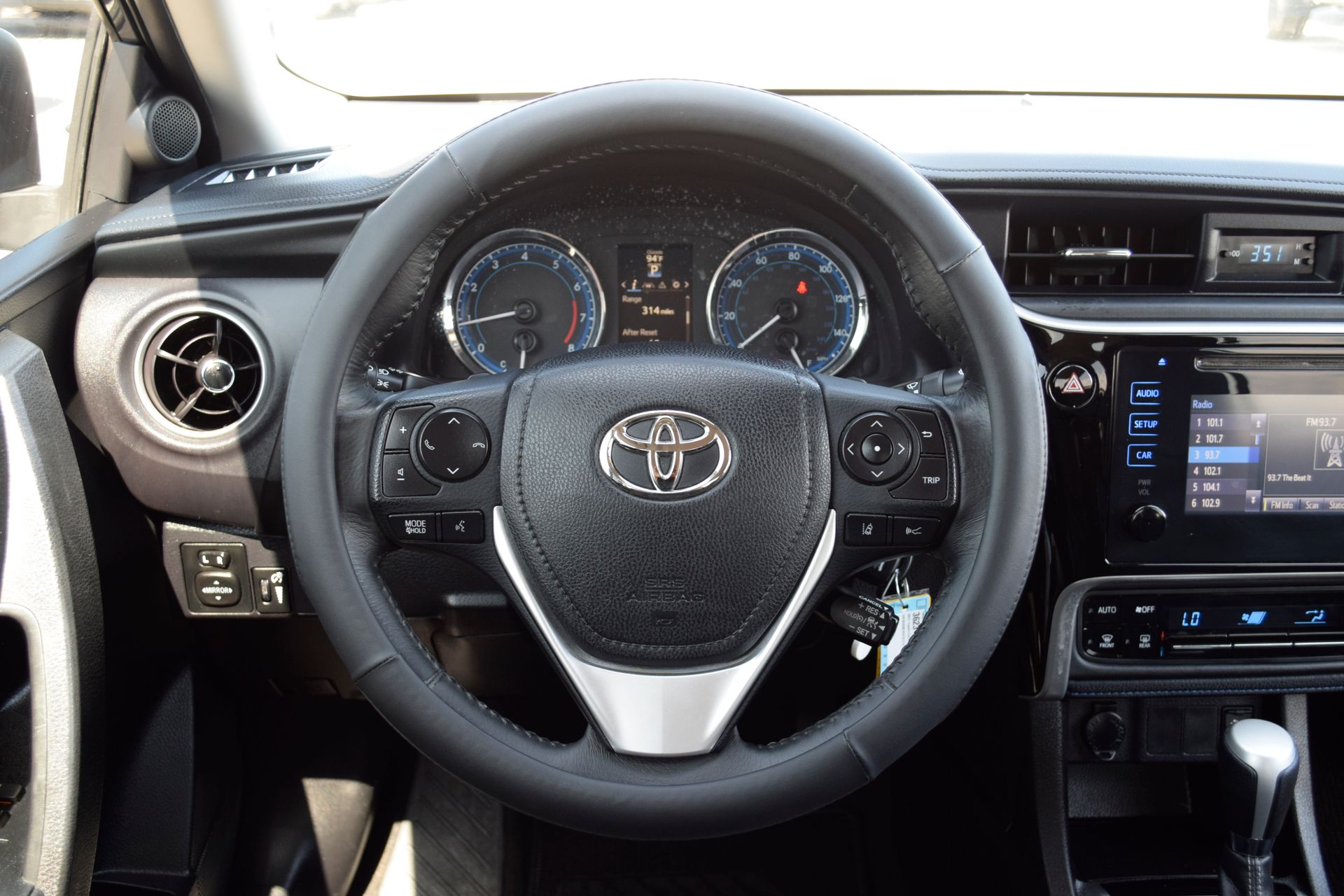 2017 Toyota Corolla SE - 5