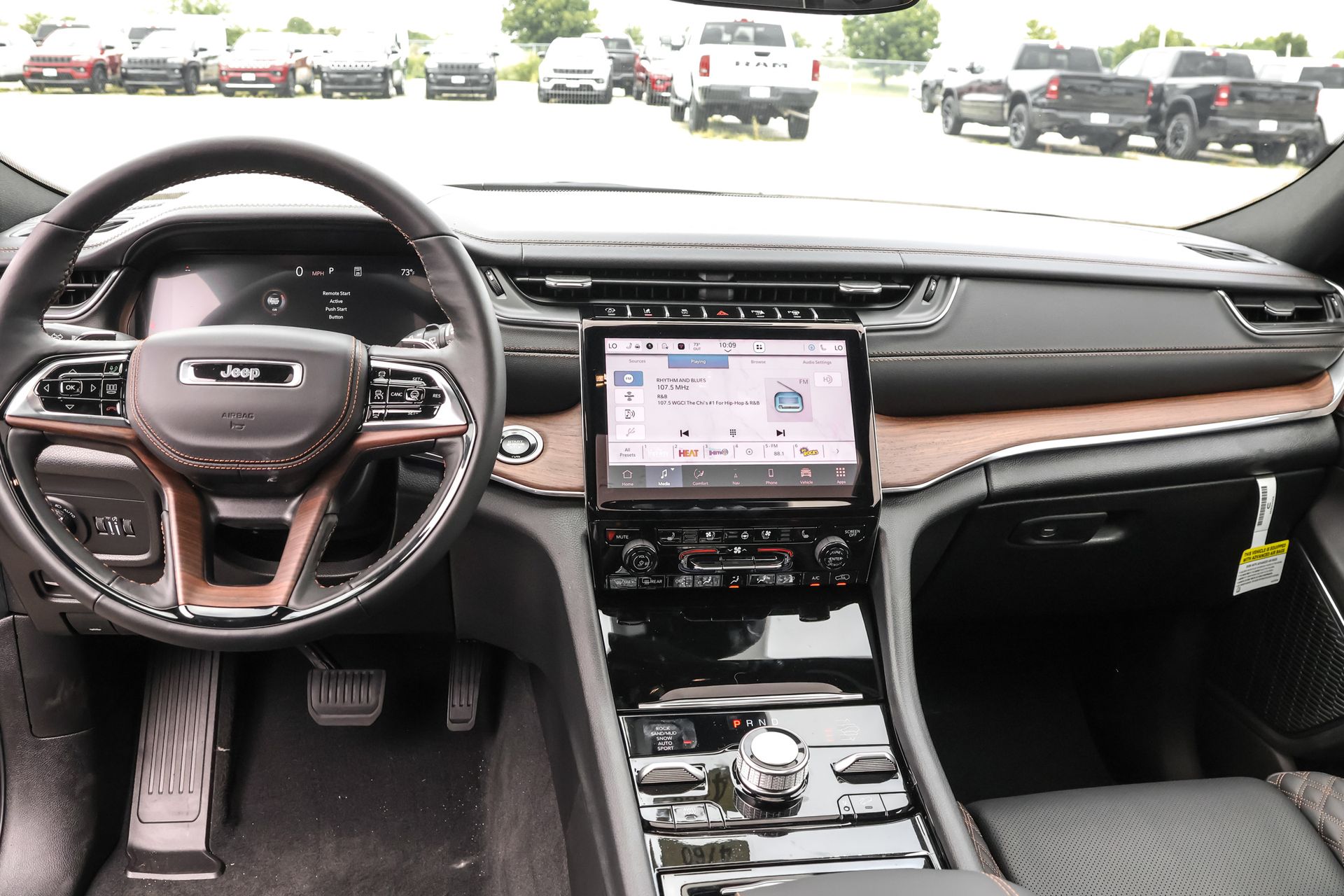 2025 JEEP GRAND CHEROKEE - Image 12