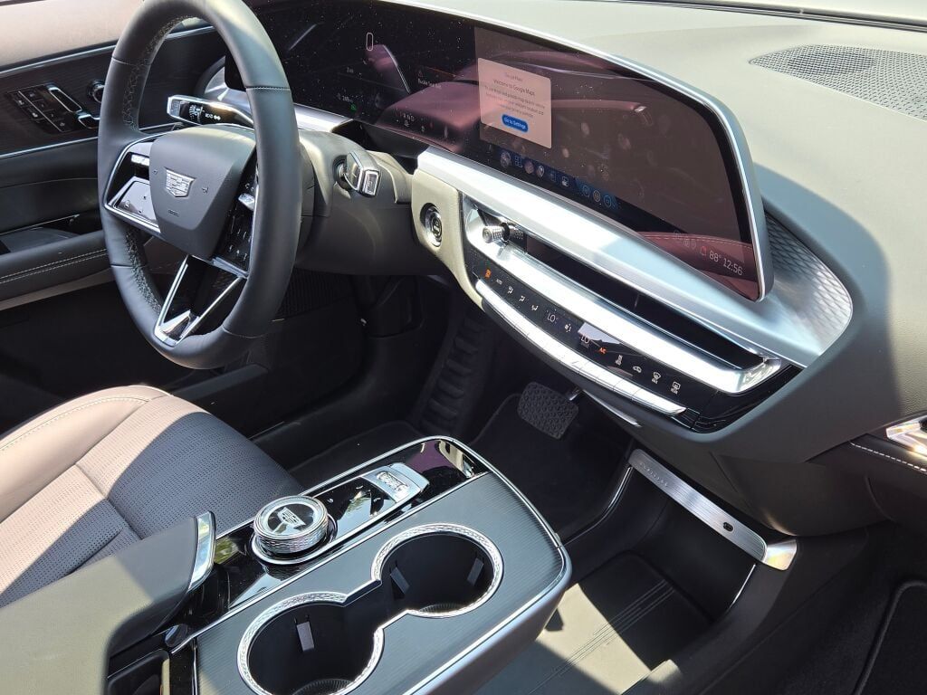 2025 Cadillac Lyriq Sport photo 5