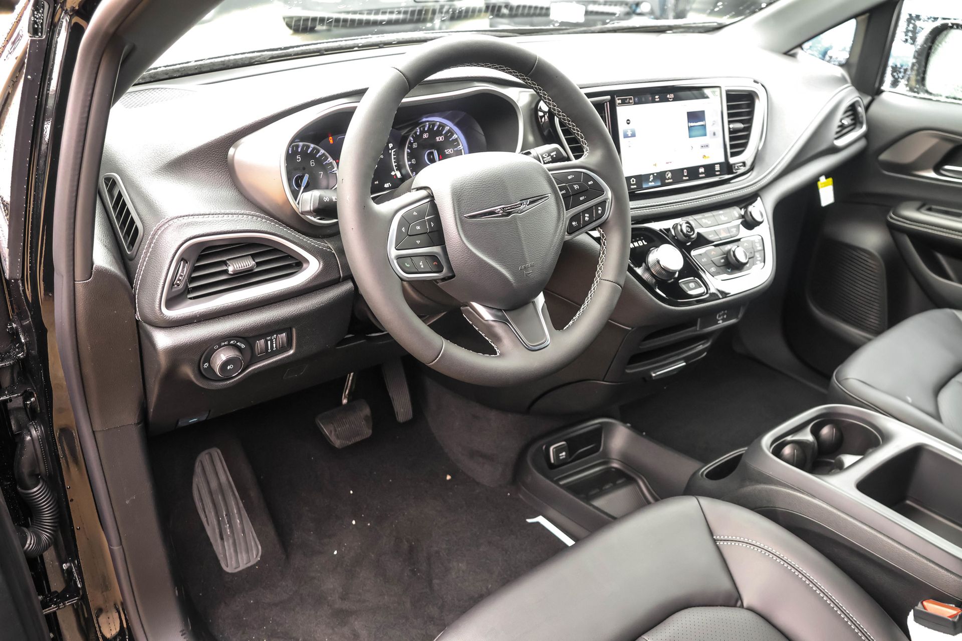 2026 CHRYSLER PACIFICA - Image 3