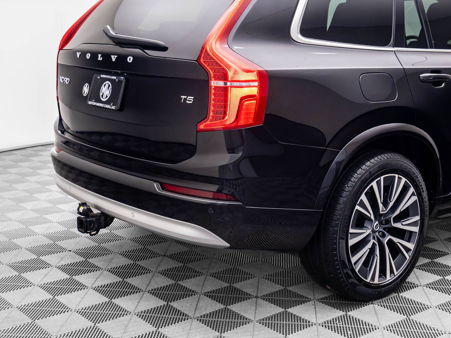 2022 Volvo XC90 T5 Momentum photo