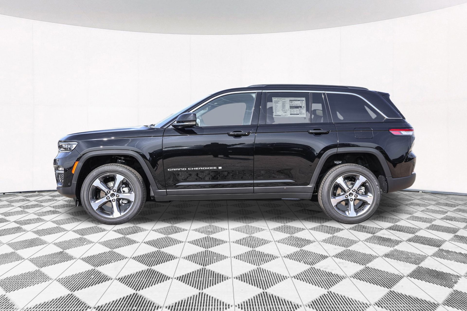 2025 JEEP GRAND CHEROKEE - Image 12