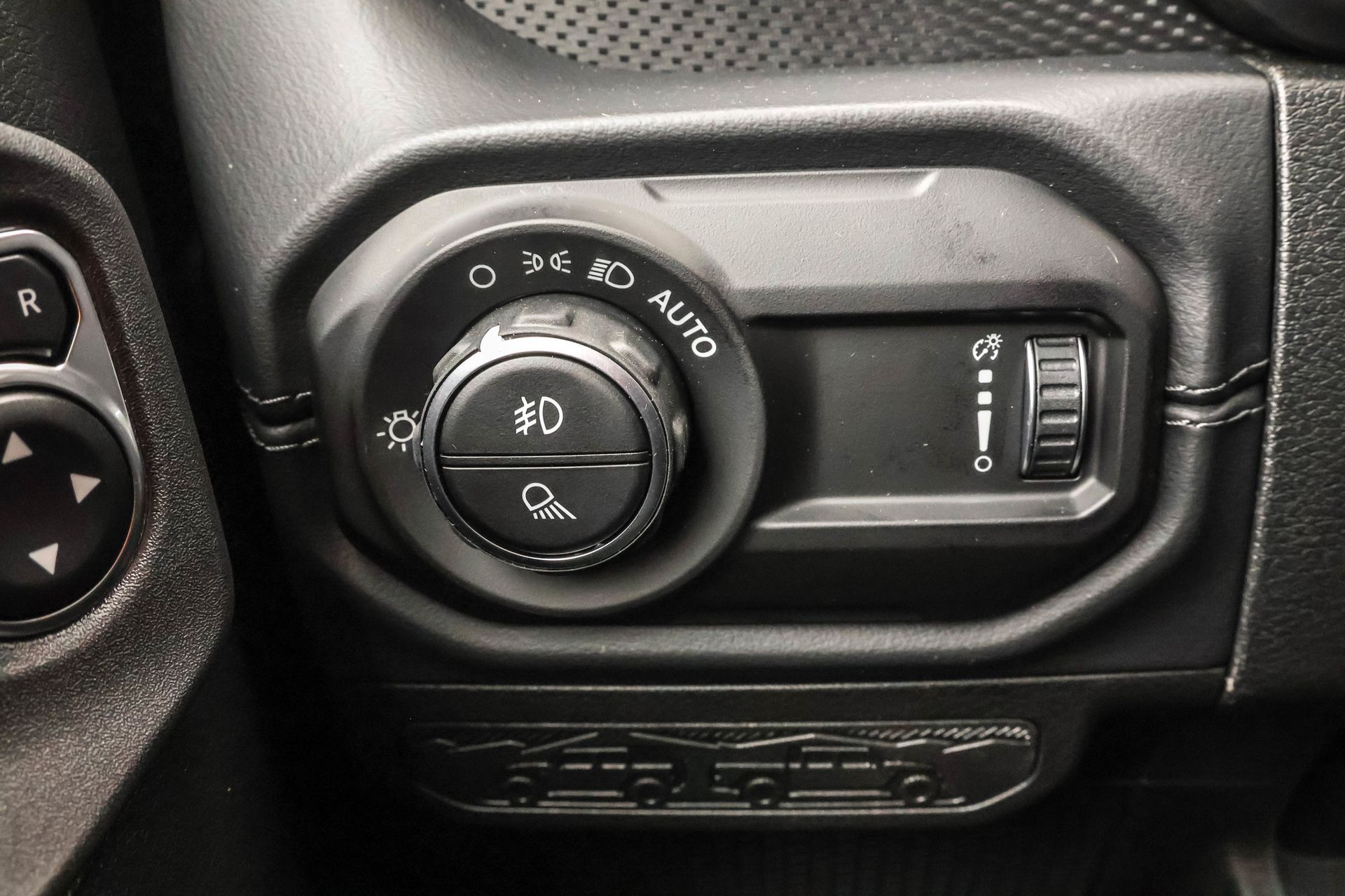 2025 JEEP GLADIATOR - Image 28