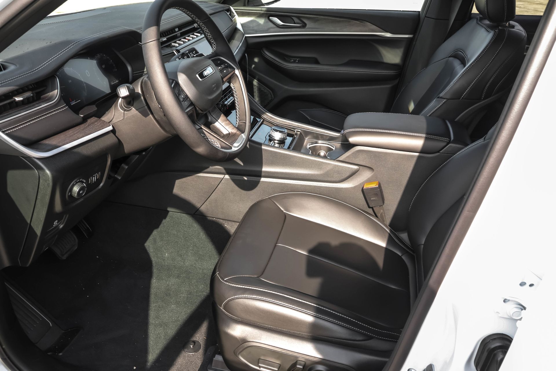 2025 JEEP GRAND CHEROKEE L - Image 5