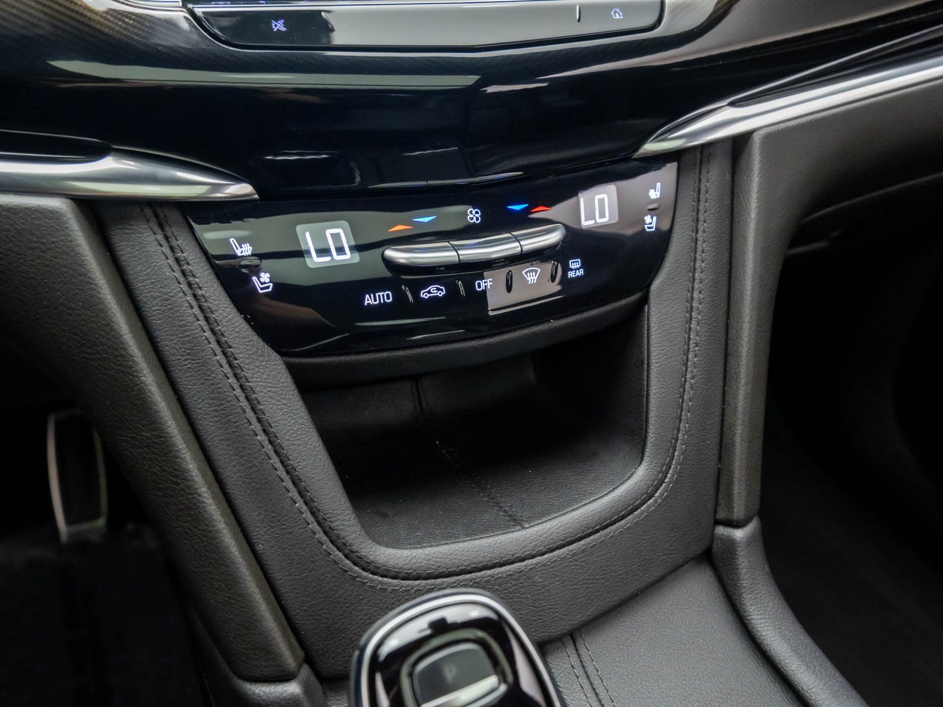 2022 Cadillac XT6 Sport photo