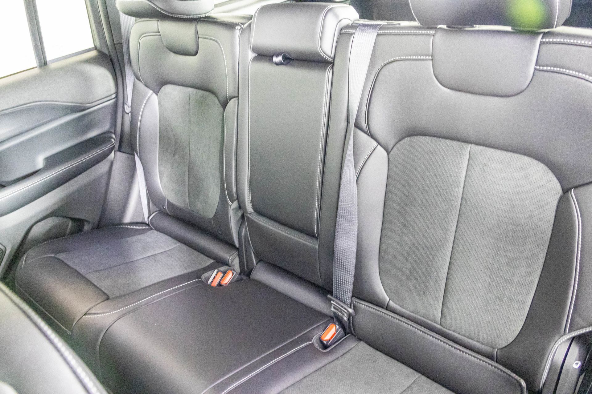 2025 JEEP GRAND CHEROKEE - Image 30