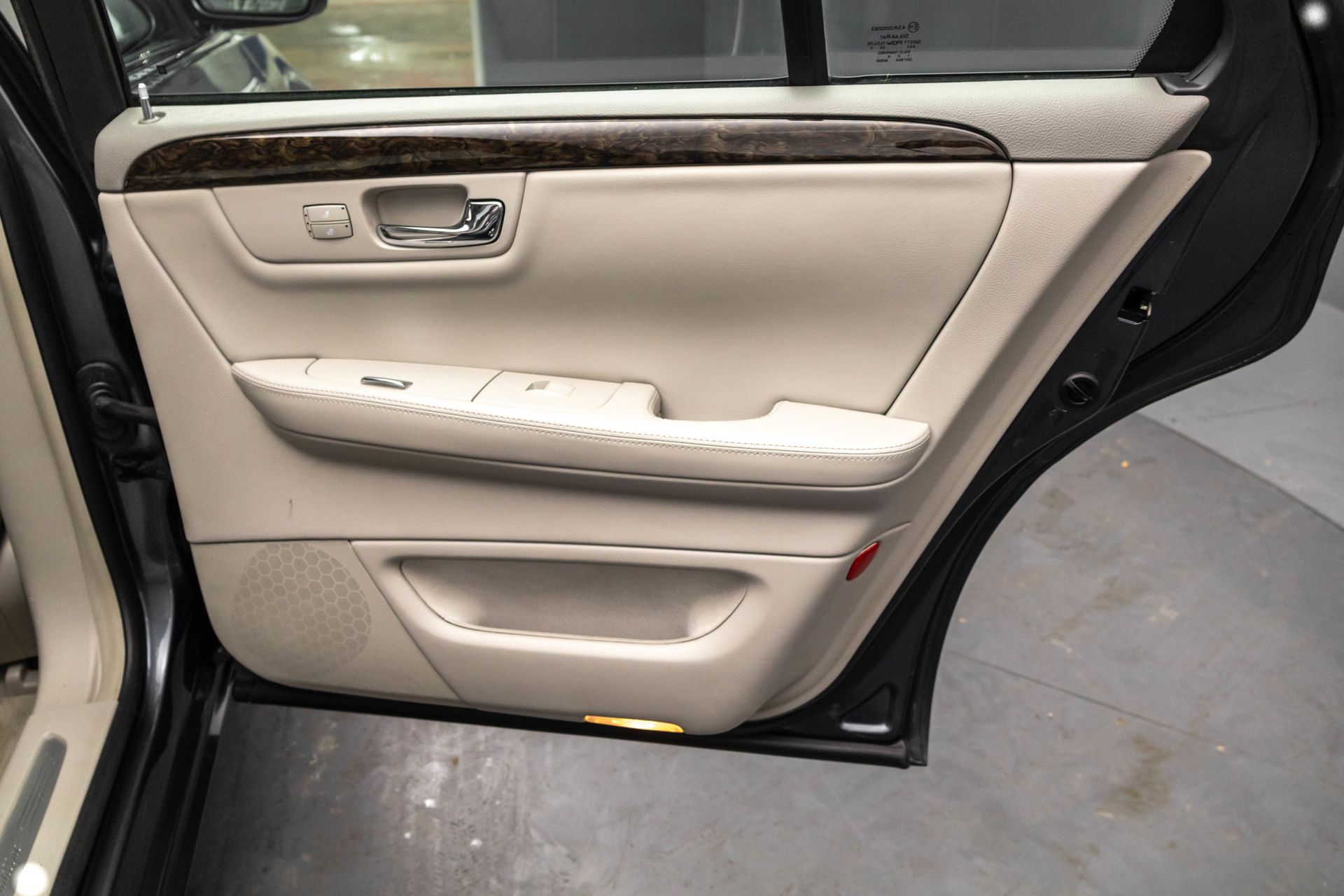 2011 CADILLAC DTS - Image 36