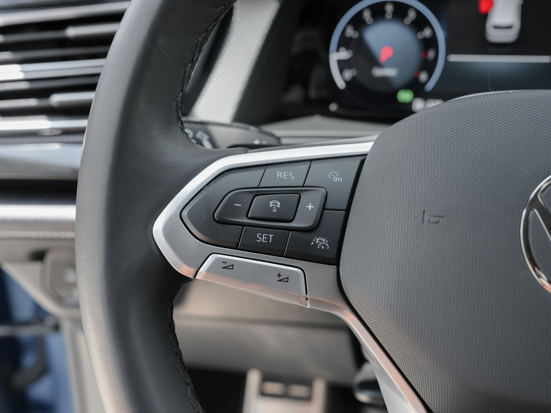 2025 Volkswagen Atlas Cross Sport SEL Premium R-LINE - Photo 21