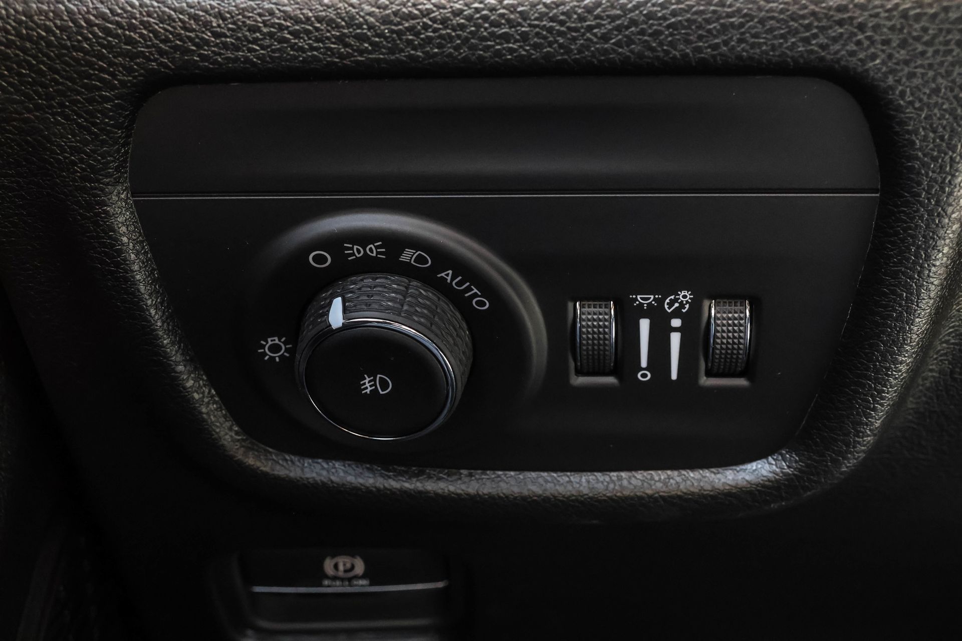 2025 JEEP GRAND CHEROKEE - Image 28