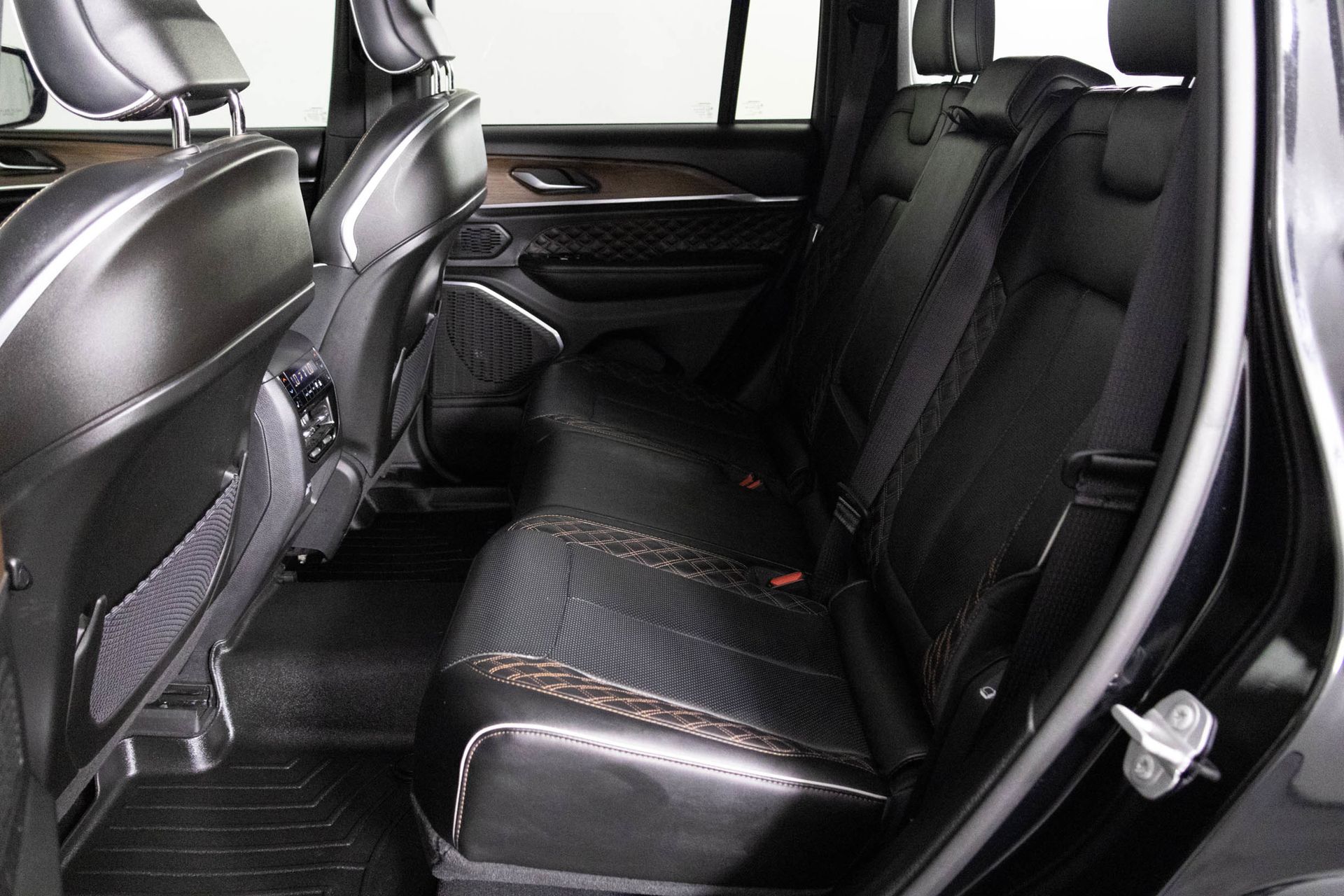 2023 JEEP GRAND CHEROKEE - Image 37