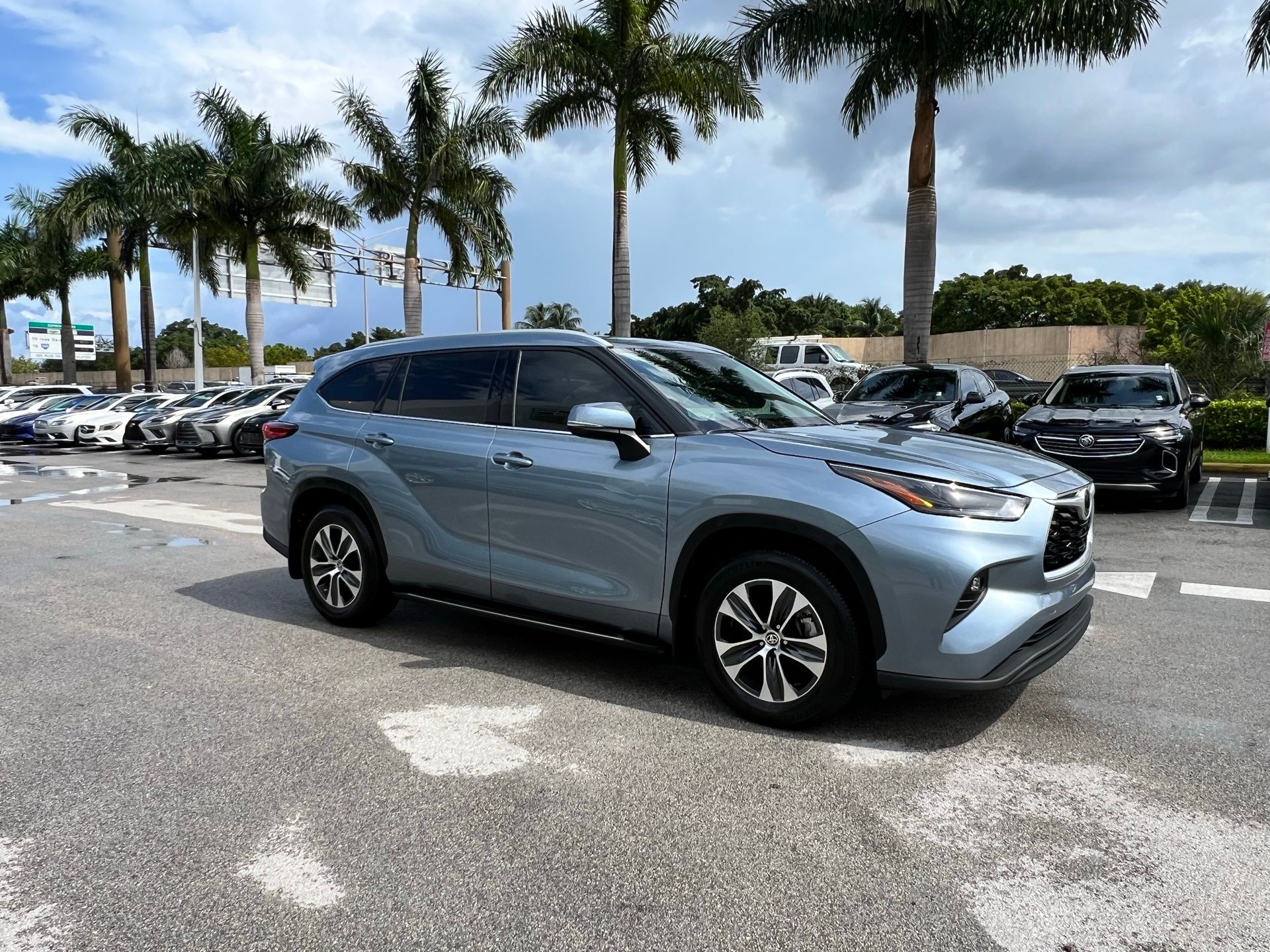 2022 Toyota Highlander XLE 22