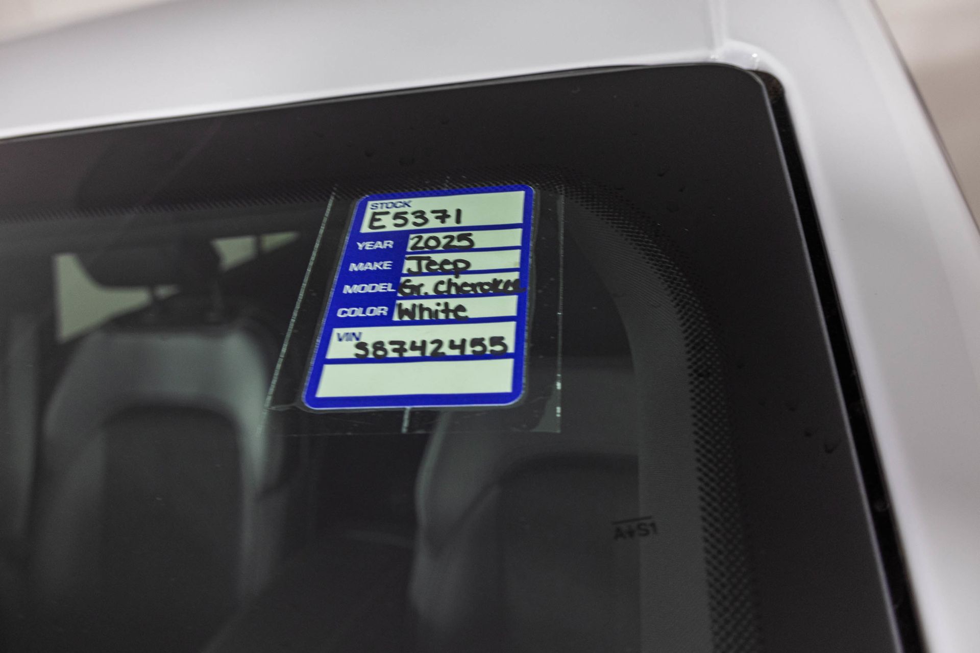 2025 JEEP GRAND CHEROKEE L - Image 38