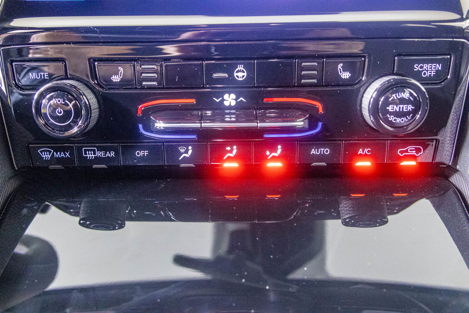 2025 JEEP GRAND CHEROKEE - Image 24