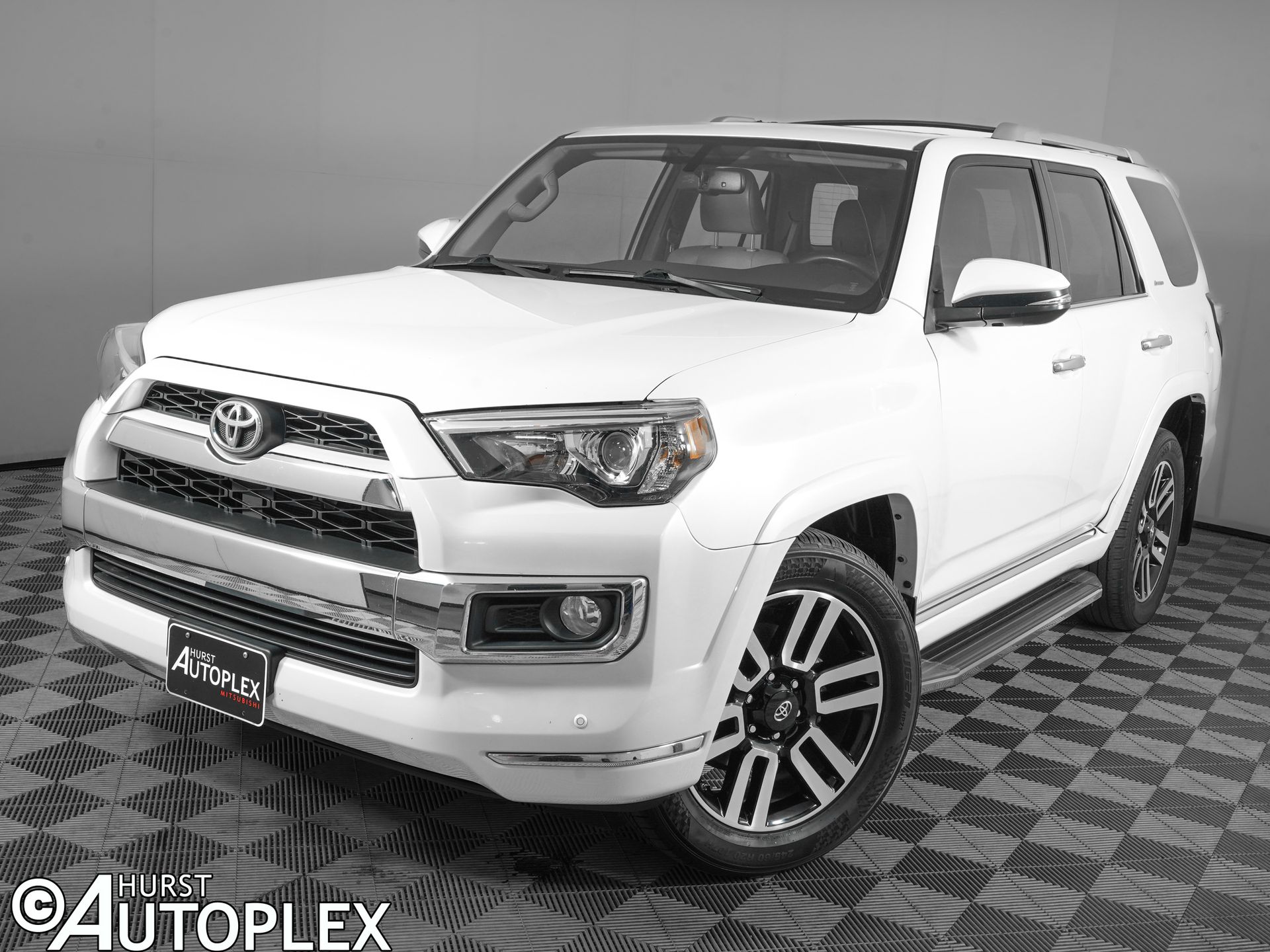 White (Blizzard Pearl) 2018 Toyota 4Runner SUV / Crossover 4X2 5-Speed Automatic Overdrive
