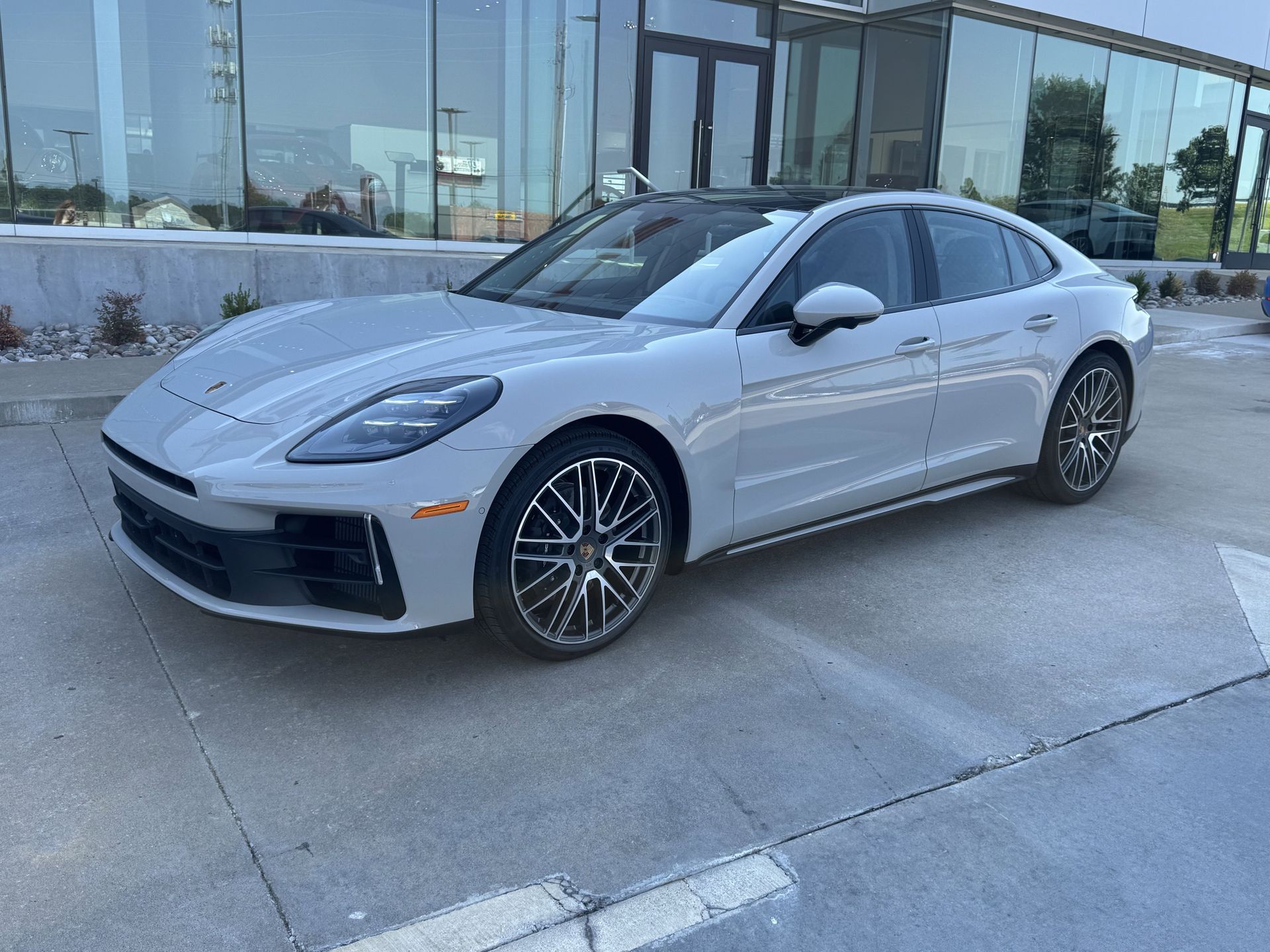 2025 Porsche Panamera 4 AWD