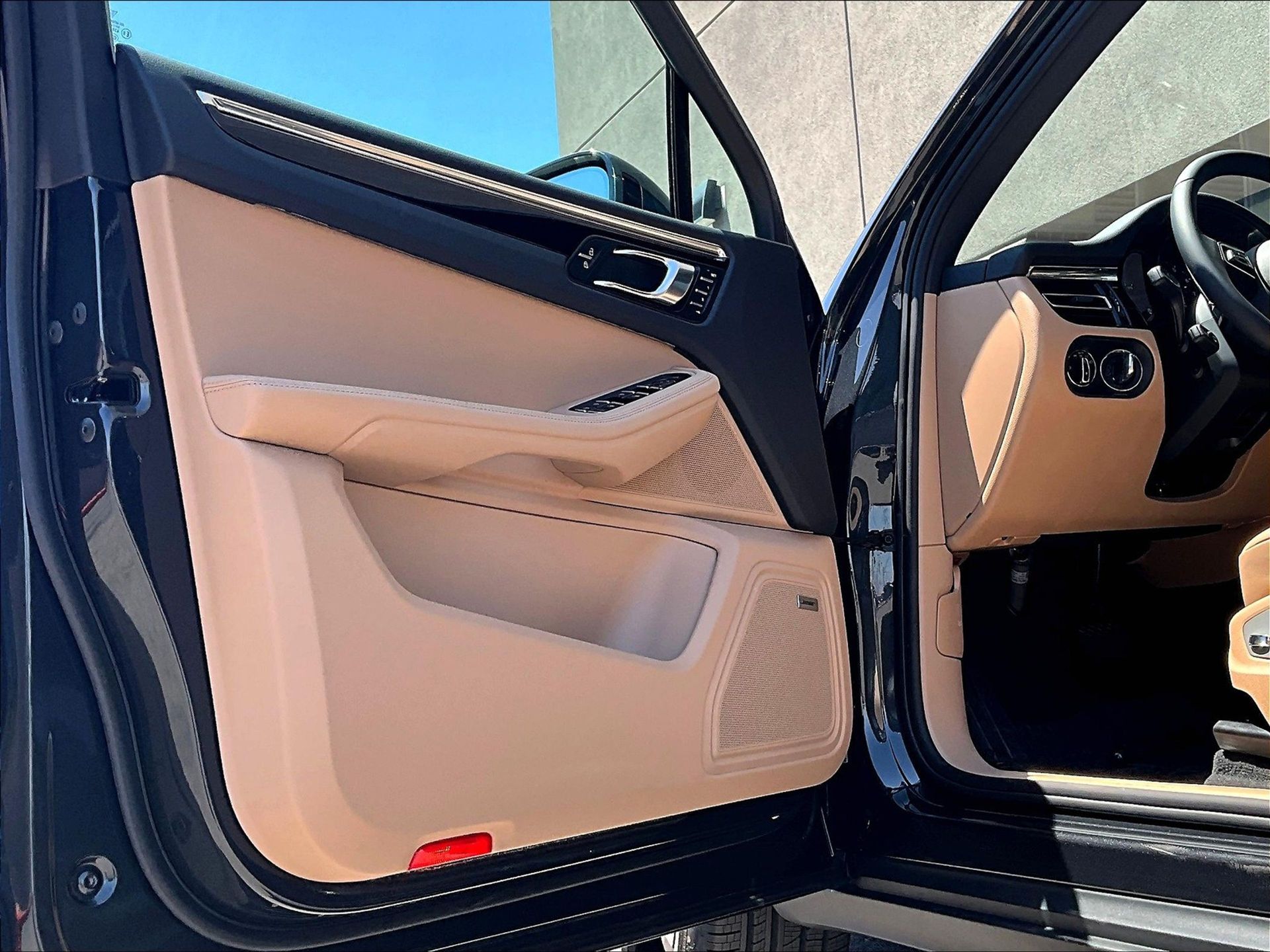 2025 Macan picture #18