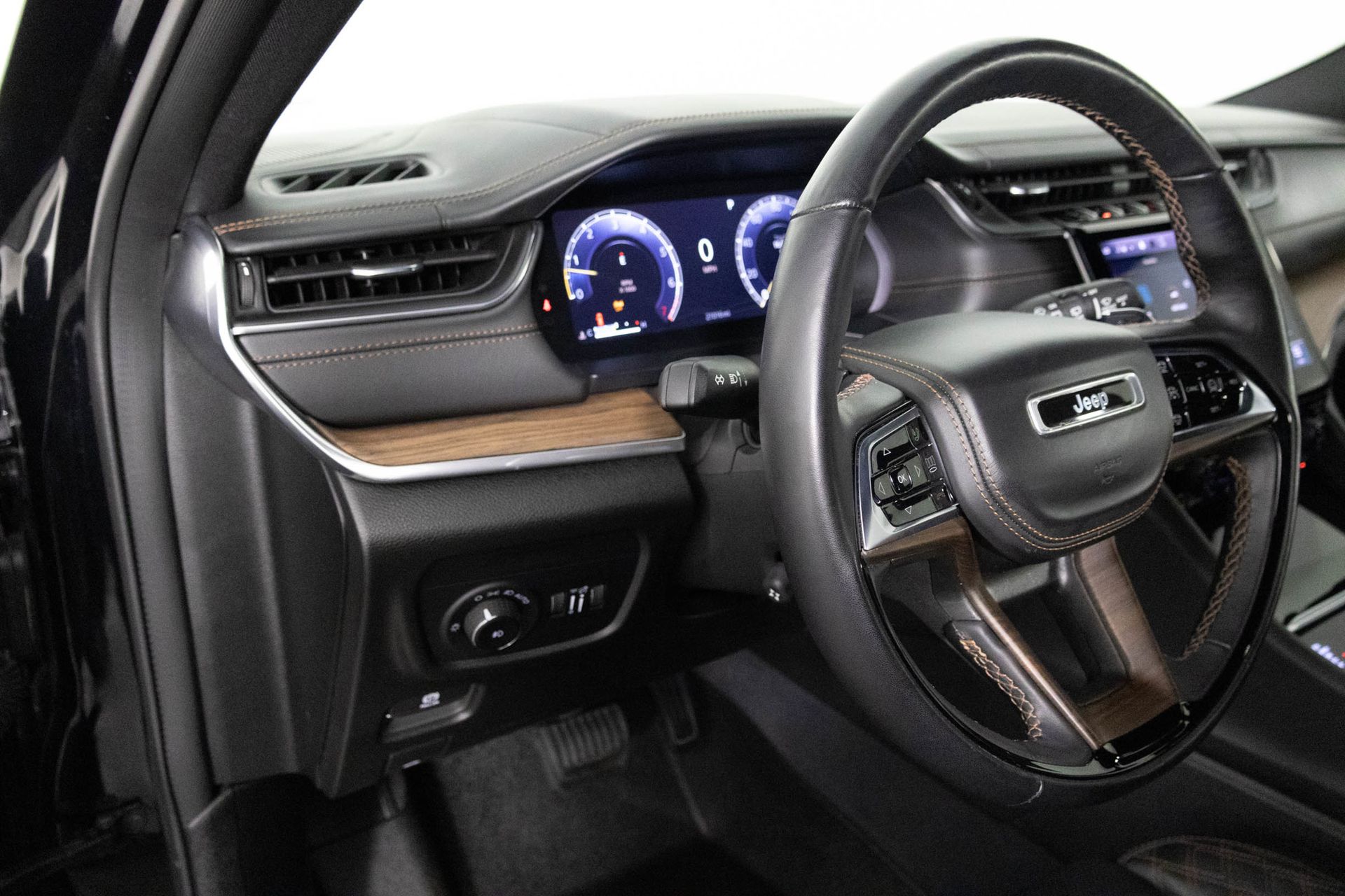 2023 JEEP GRAND CHEROKEE - Image 35