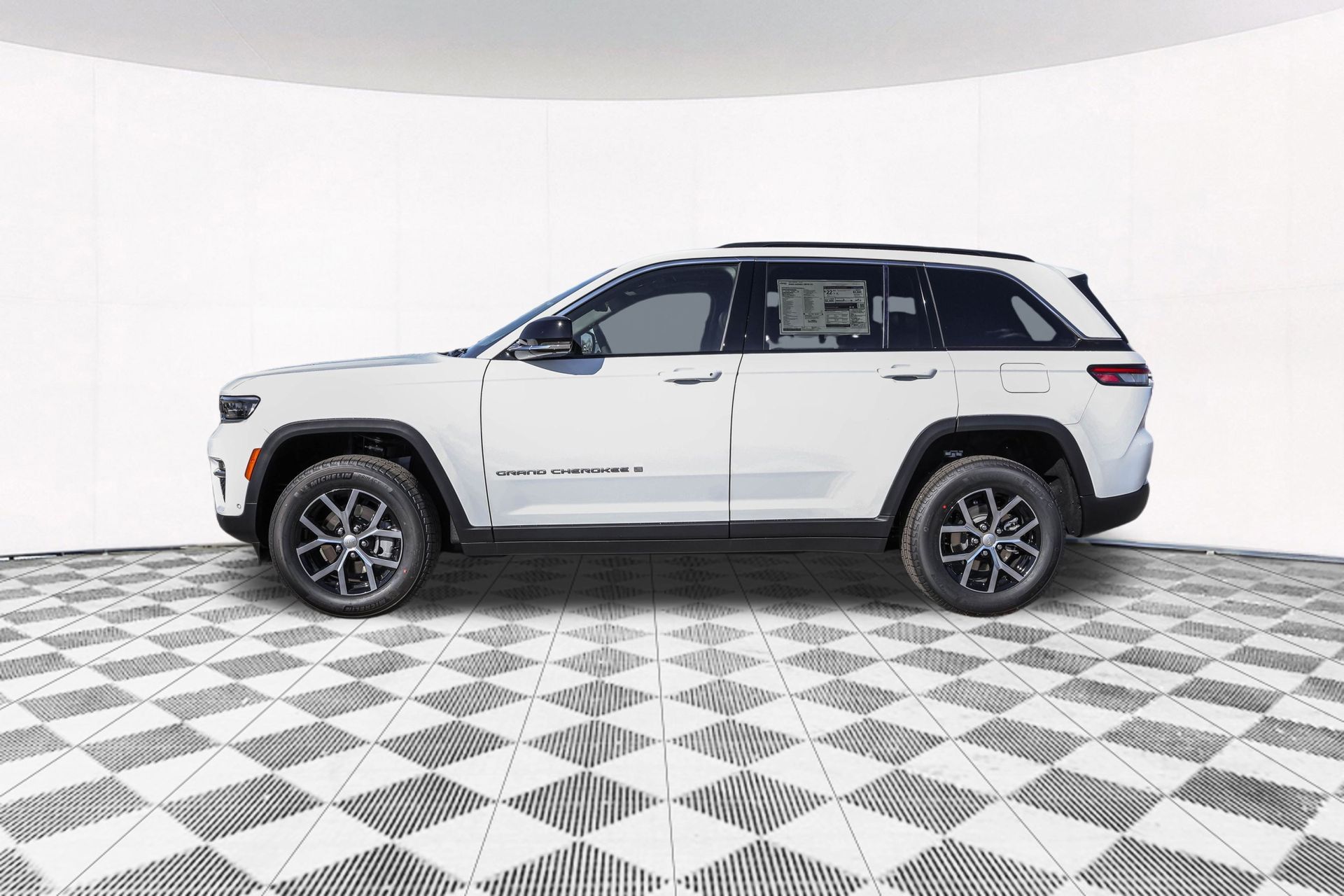 2025 JEEP GRAND CHEROKEE - Image 12