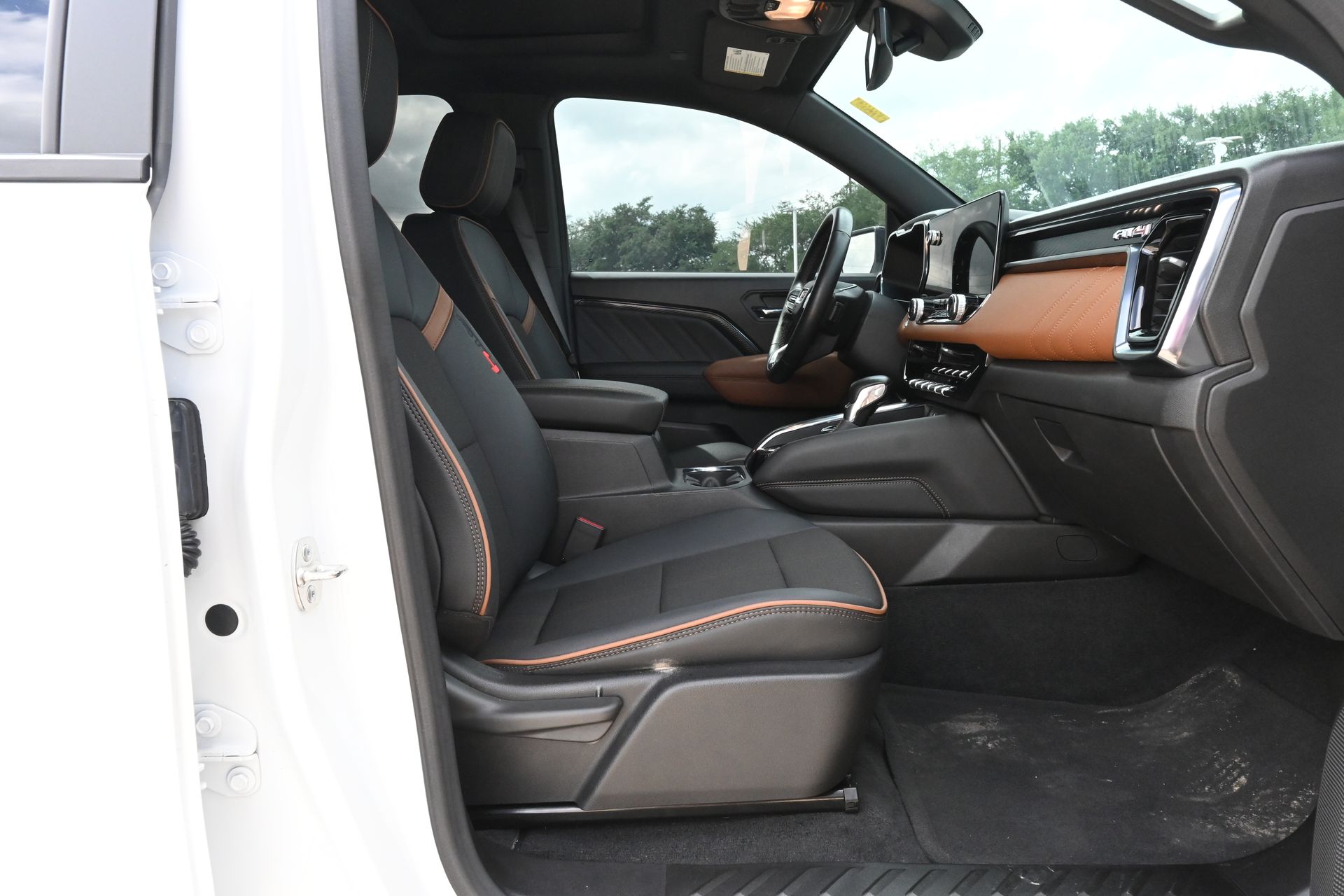 2024 GMC Canyon AT4 White at Big Star Buick GMC