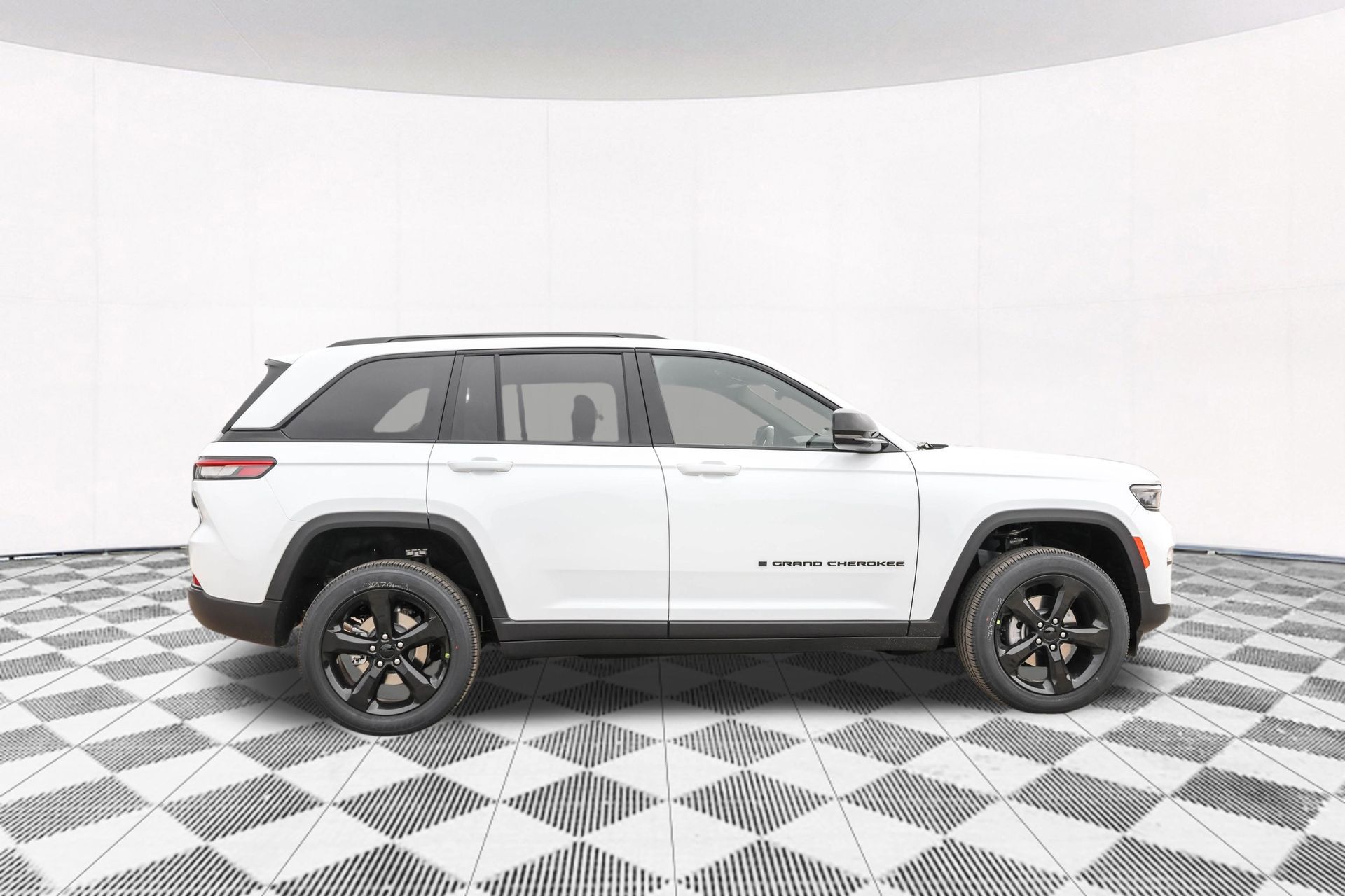 2025 JEEP GRAND CHEROKEE - Image 16