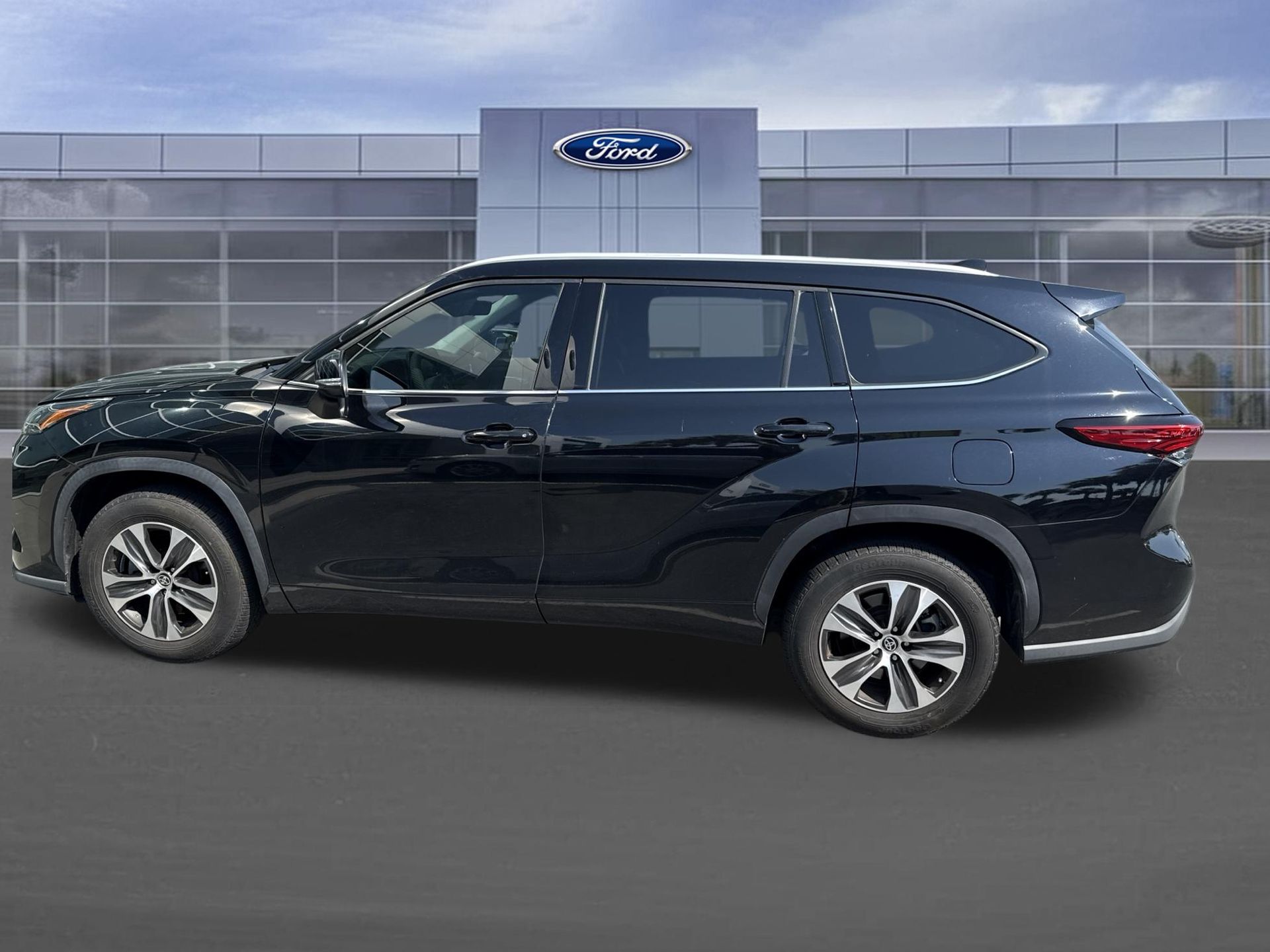 2022 Toyota Highlander XLE Black at Coastal Chevrolet Cadillac