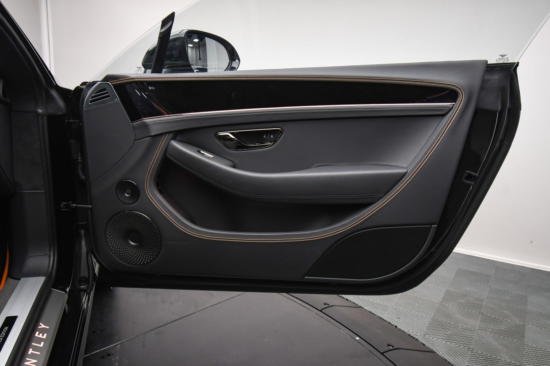 2025 Bentley Continental GT Black Edition - Photo 49