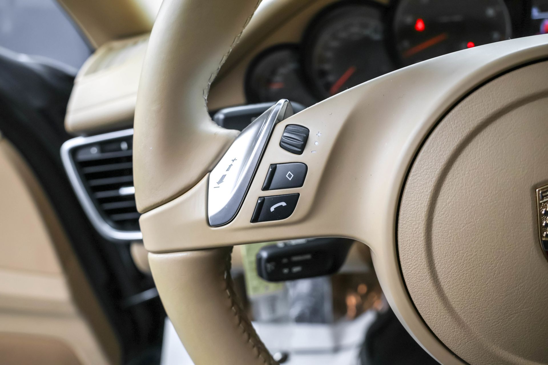 2015 PORSCHE PANAMERA - Image 23